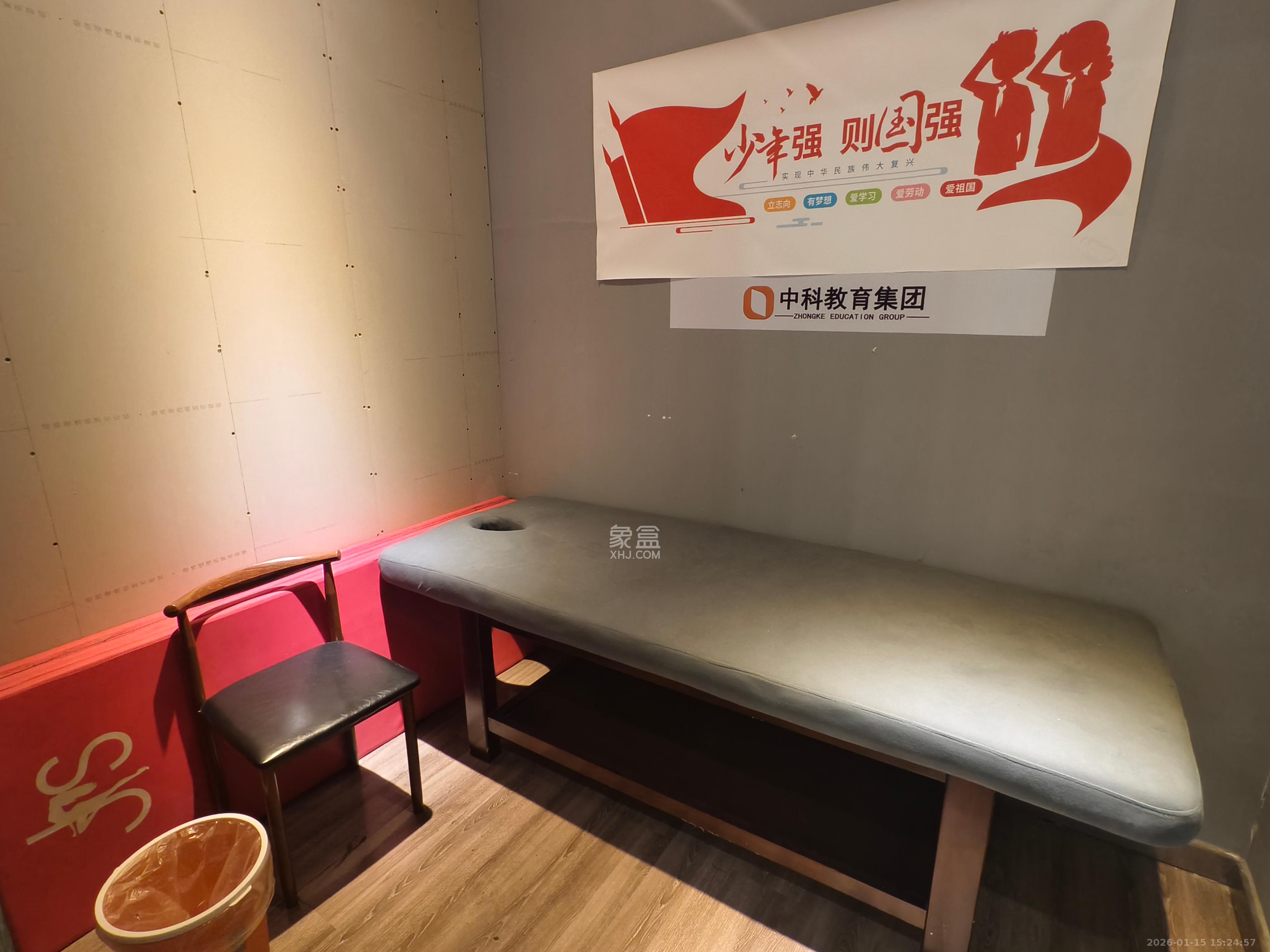 奥克斯缔壹城   130.0㎡      3500.0元/月室内图