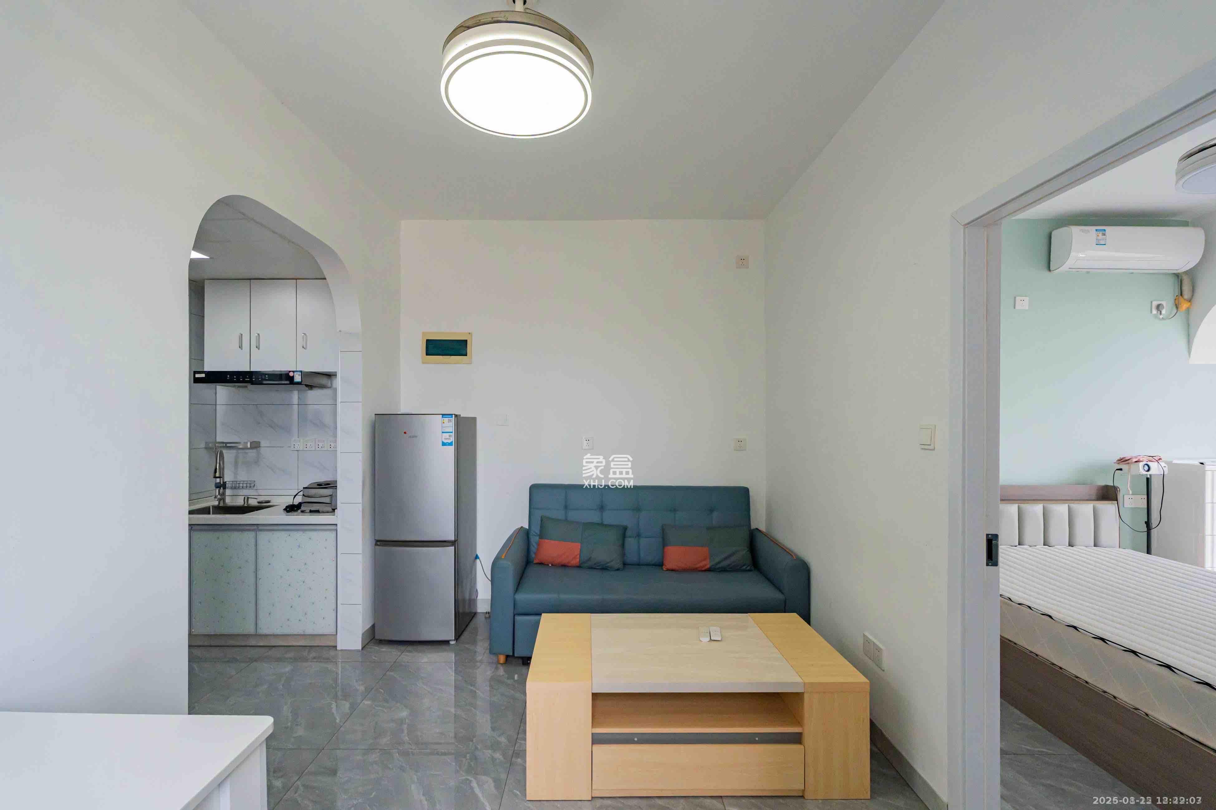 金土地第一湾  1室1厅1卫    2000.0元/月