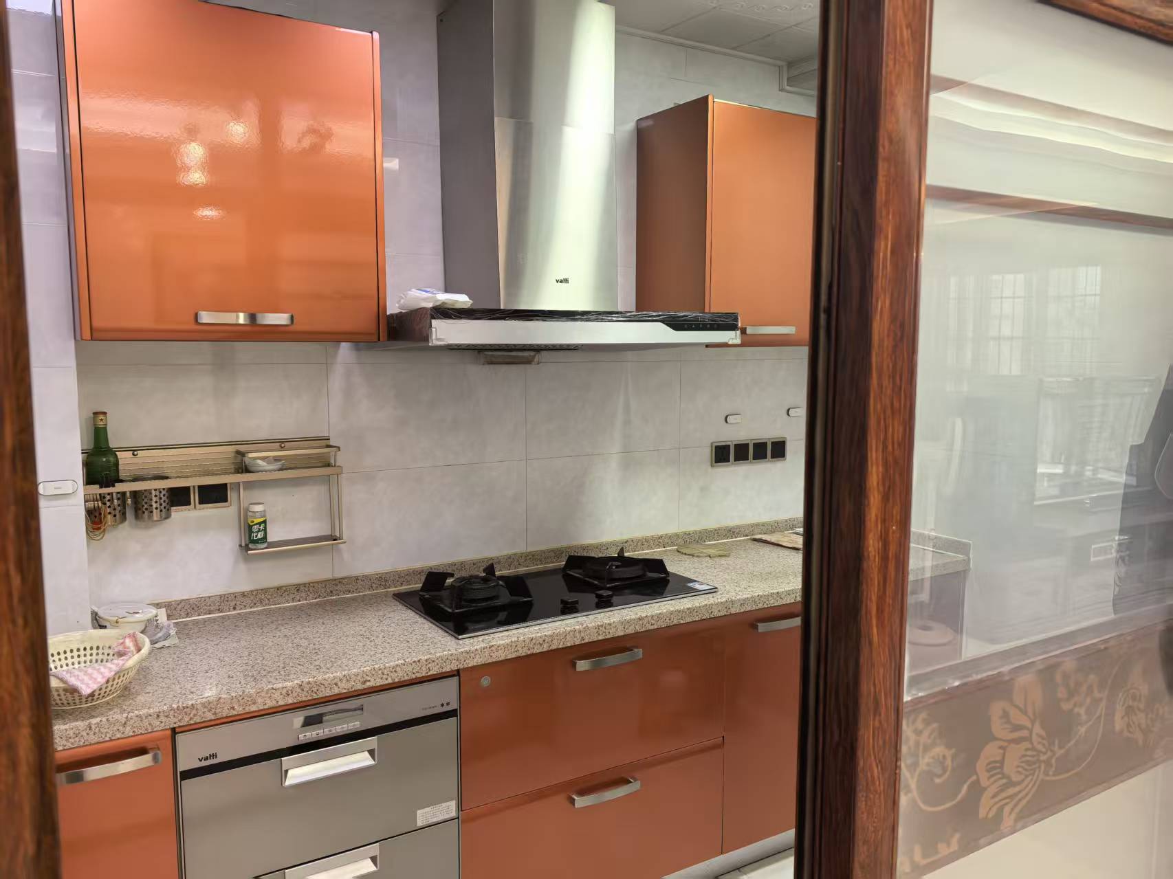 南海幸福城  4室2厅2卫    240.0万