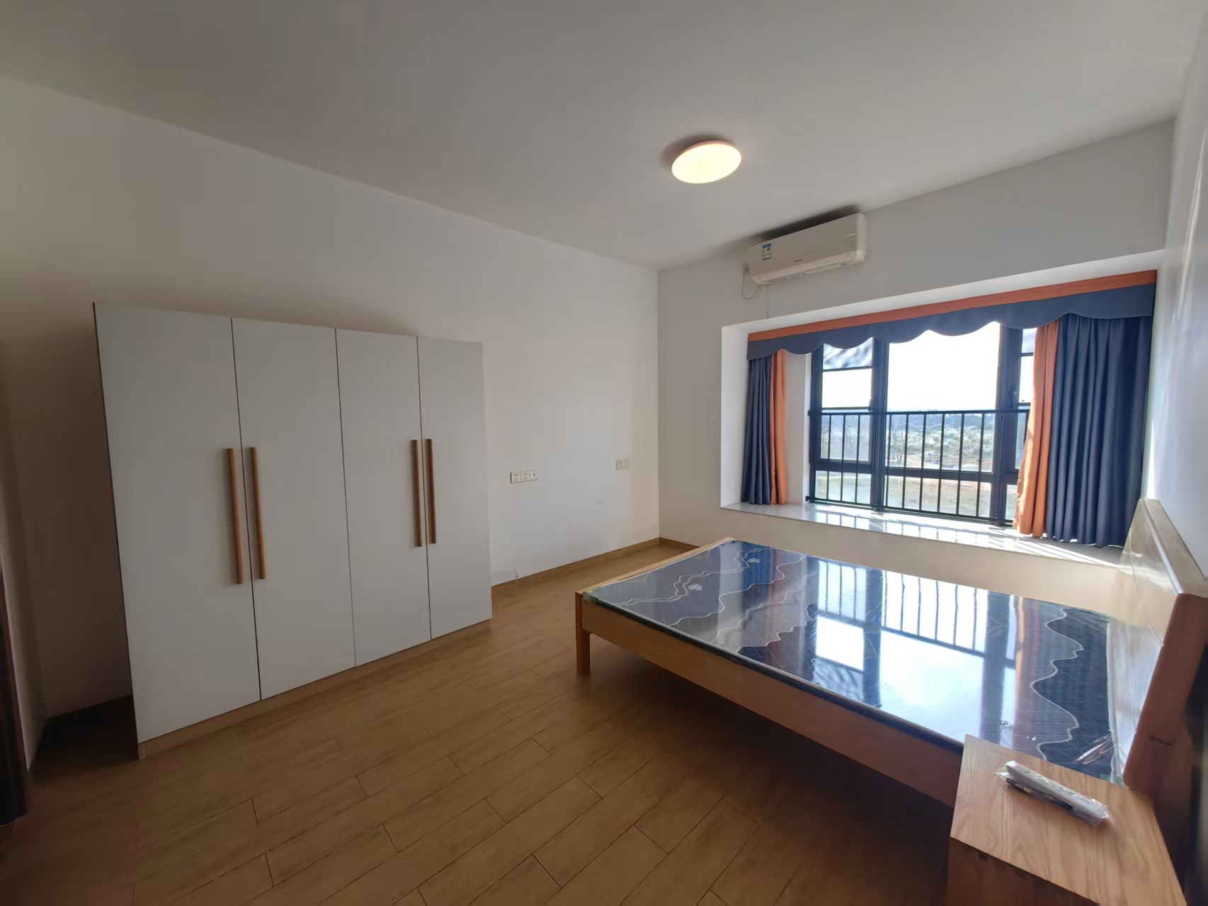 碧桂园一、二期（中央首府）  4室2厅2卫    190.0万