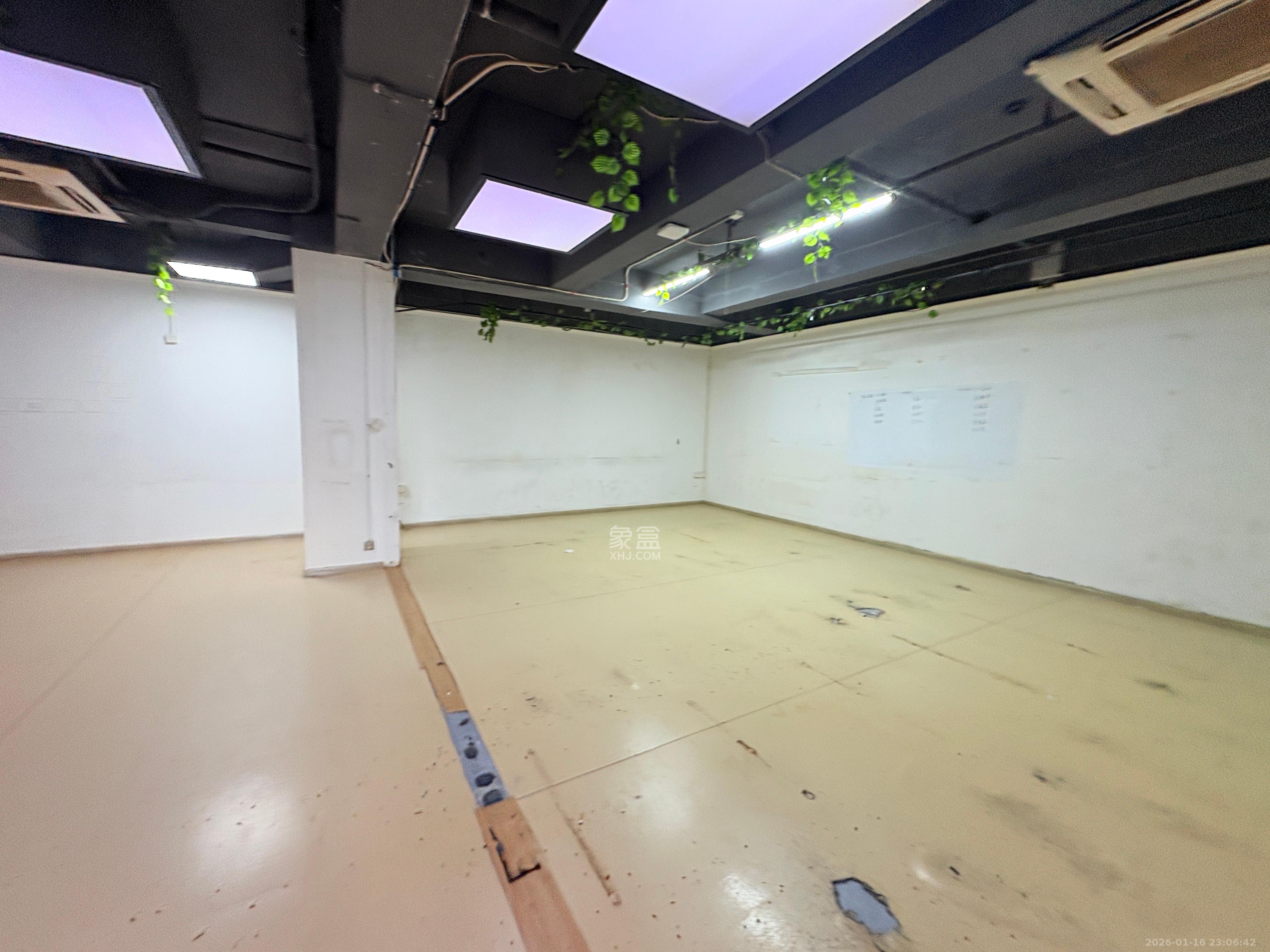 华润置地广场一期   208.0㎡      6500.0元/月室内图