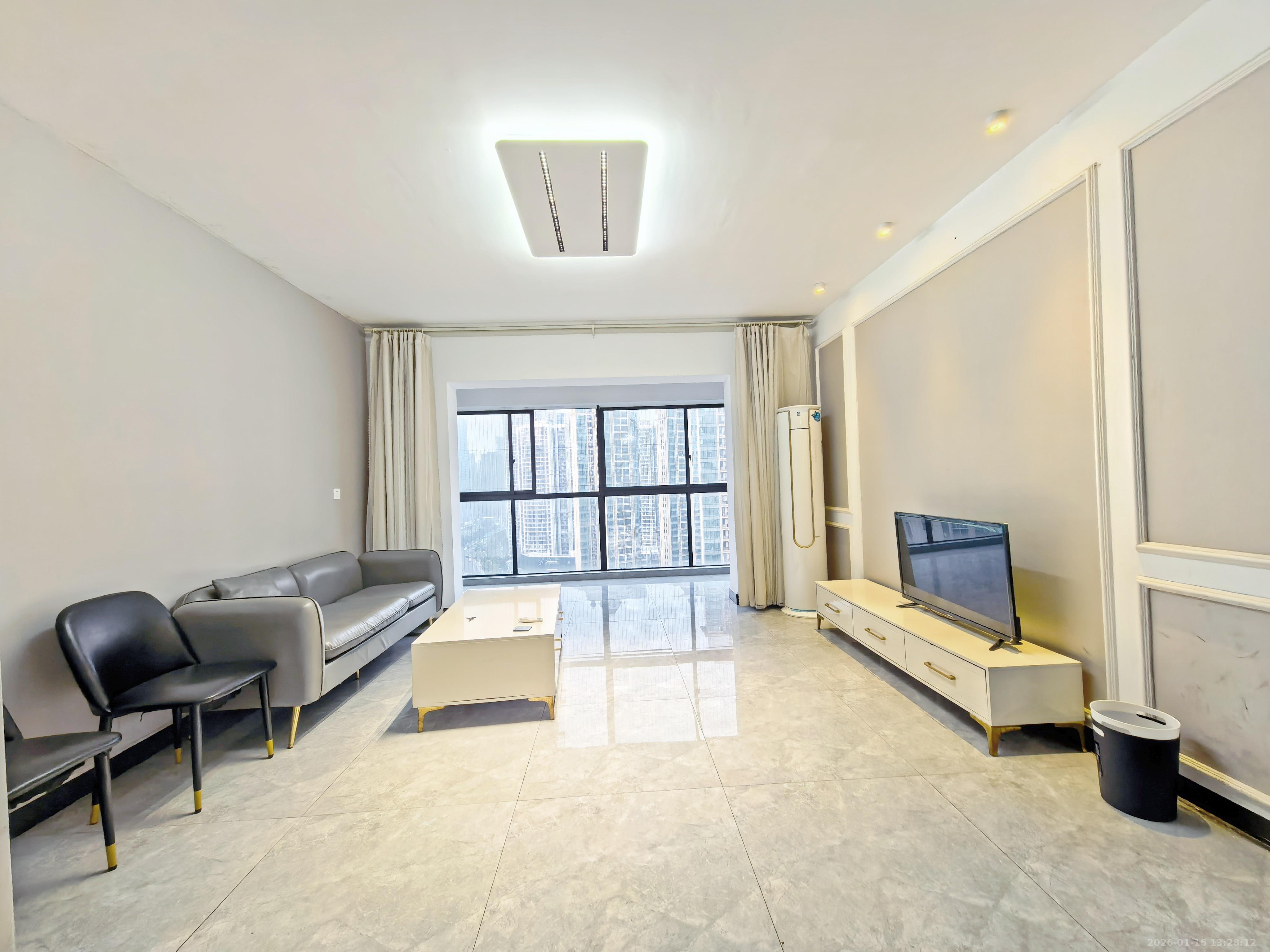 芙蓉别墅山庄（嘉湘华庭）  4室2厅2卫    4000.0元/月