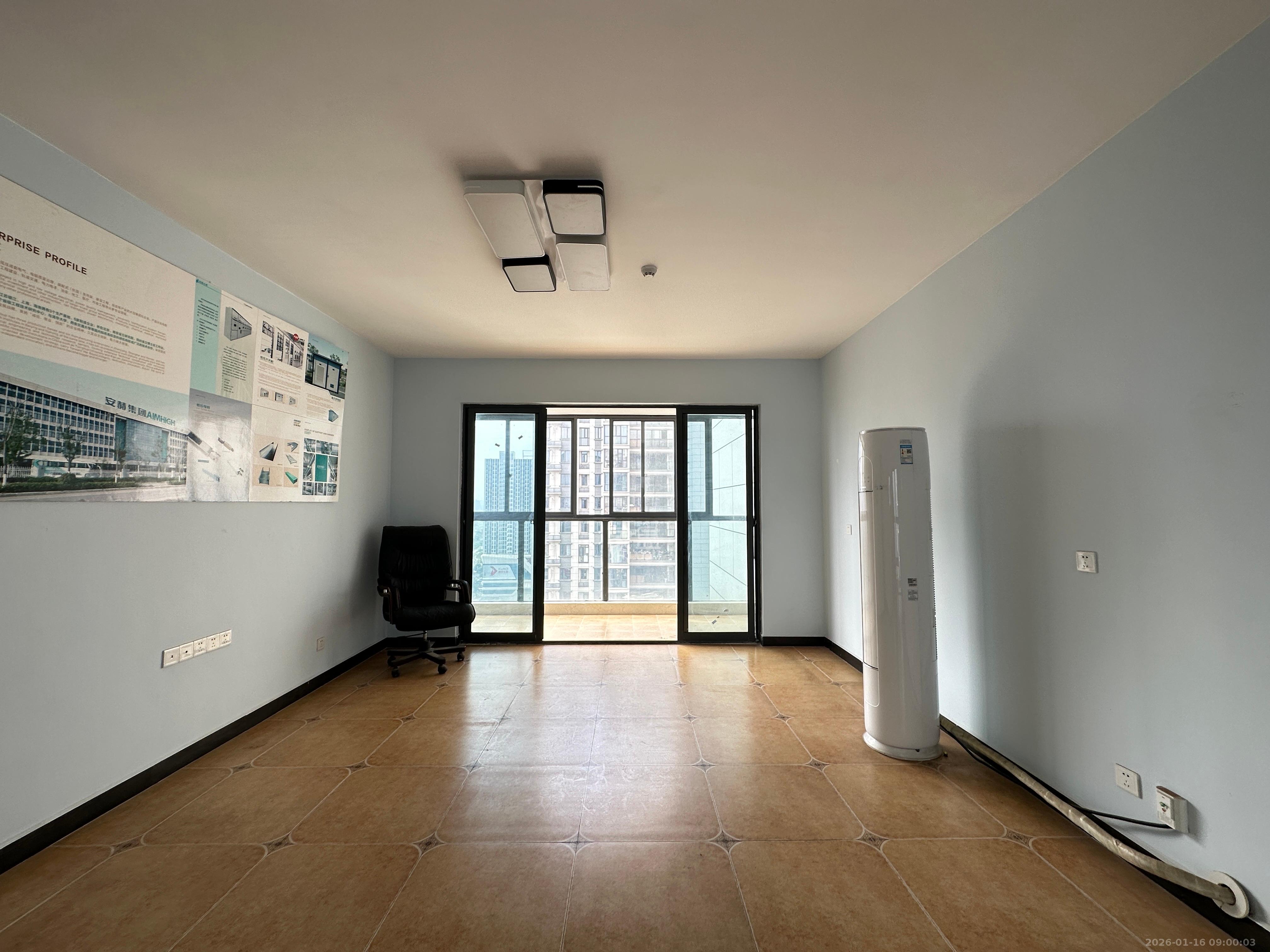 天翼花园（中国电信单位房）  4室2厅2卫    3800.0元/月