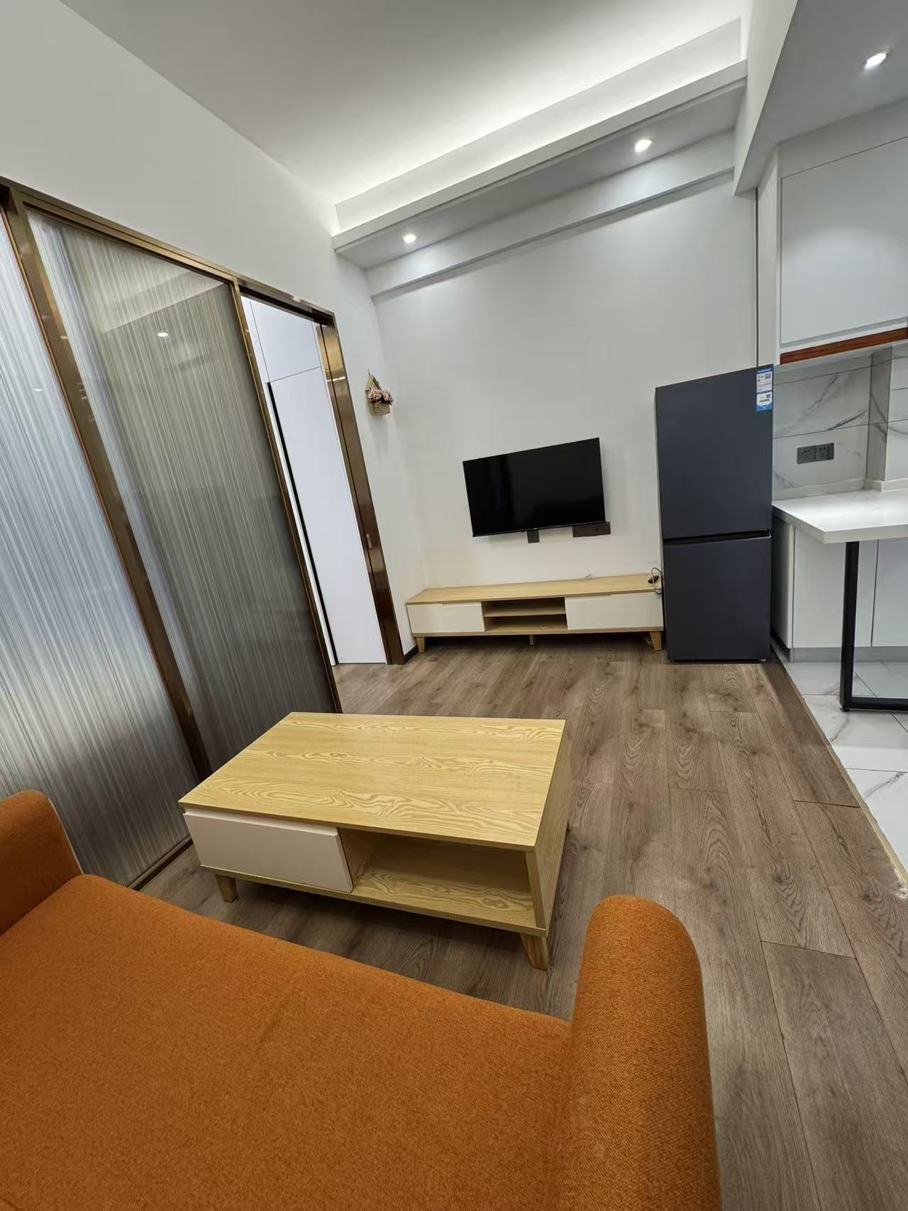 中天鹭鸶湾三期  1室1厅1卫    1250.0元/月