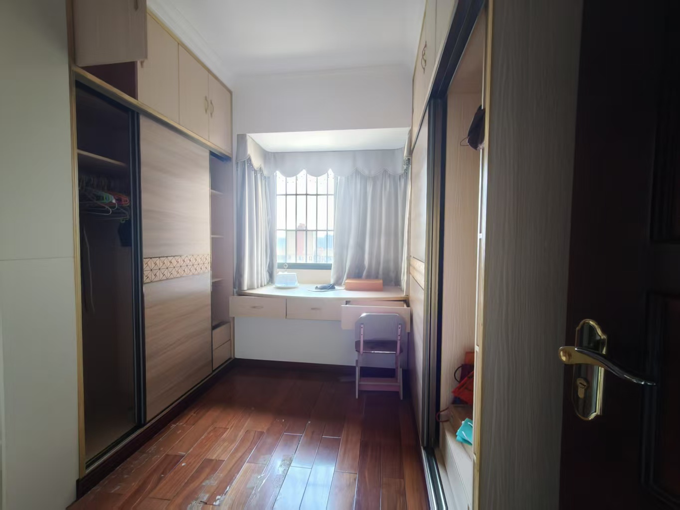 南海幸福城  4室2厅2卫    210.0万