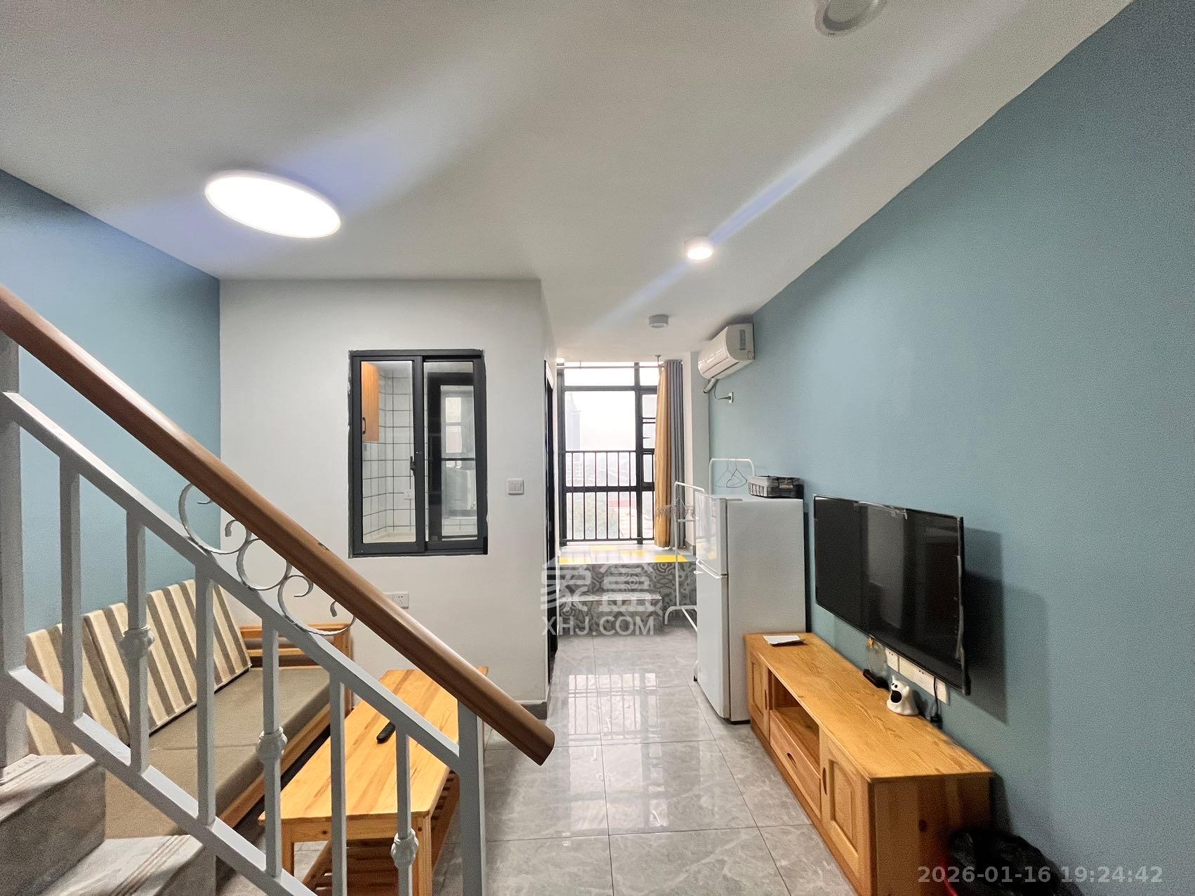 麓江春  2室2厅1卫    2500.0元/月