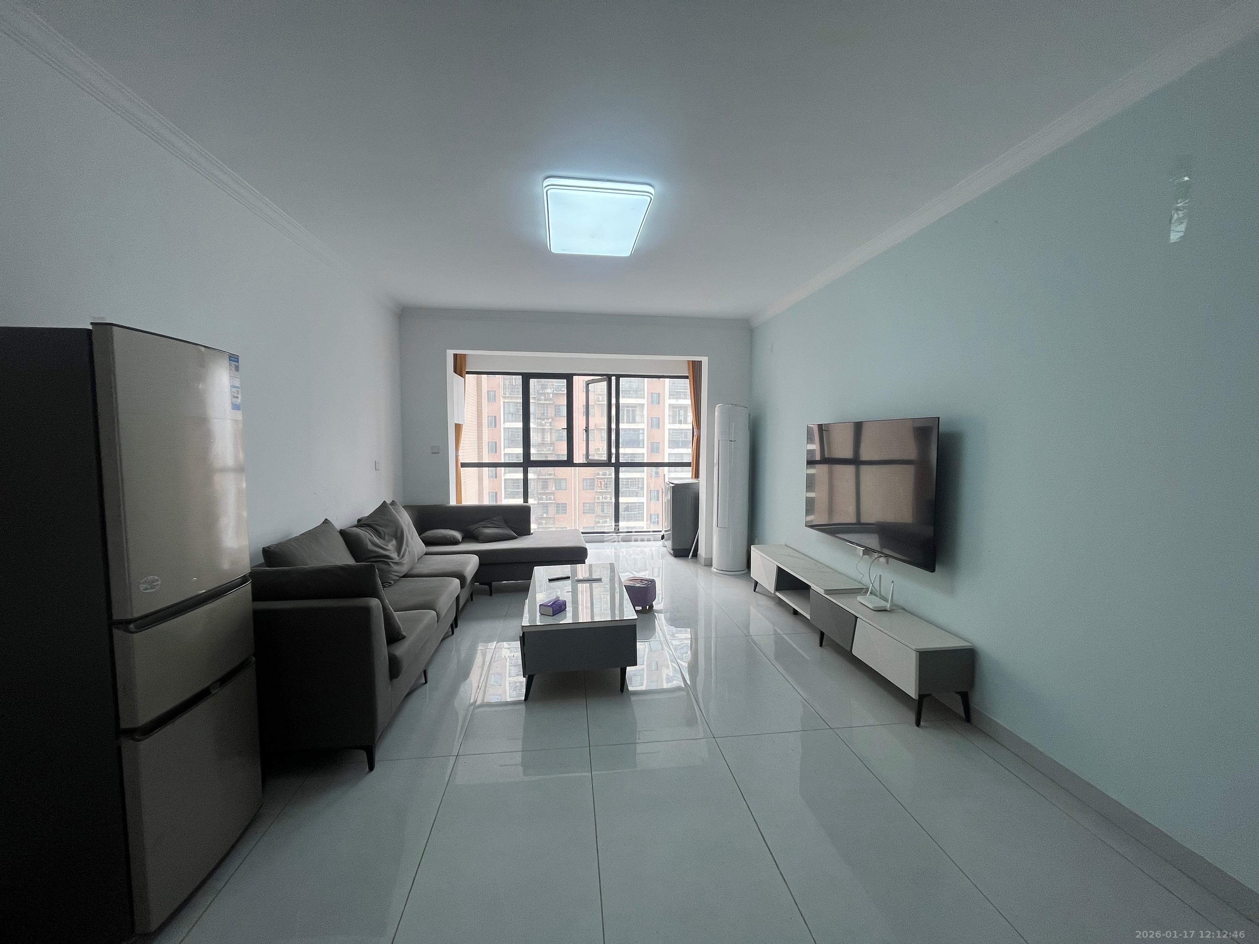 山水新城  3室2厅2卫    2600.0元/月