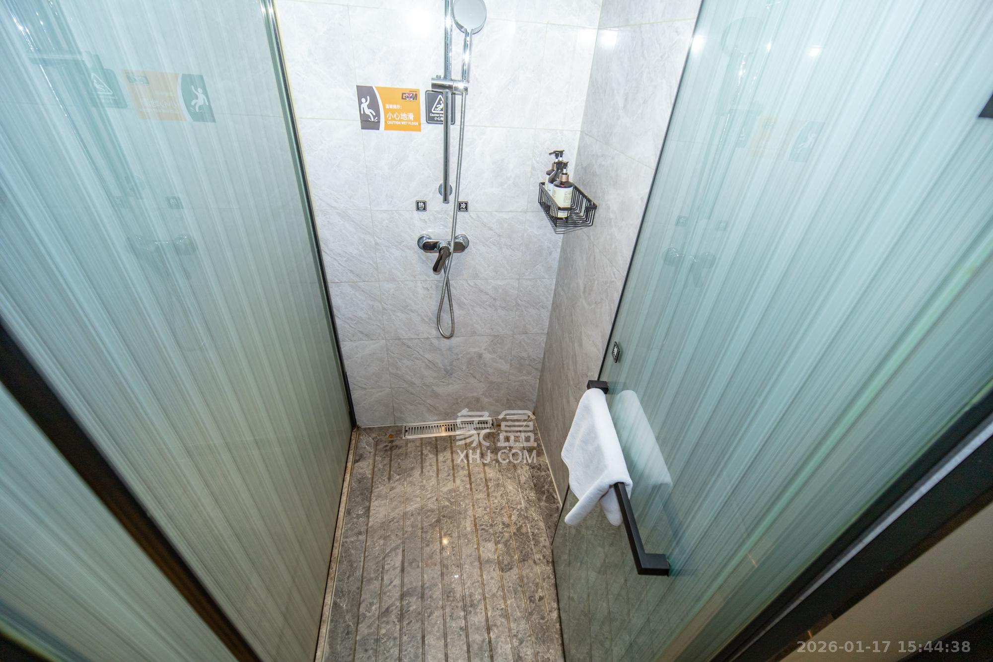 新长海漓湘悦  1室1厅1卫    17.0万卫生间