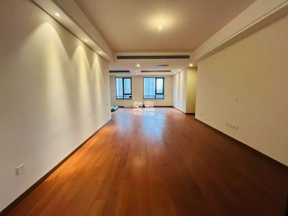 晋合湘水湾四期  4室2厅2卫    123.0万