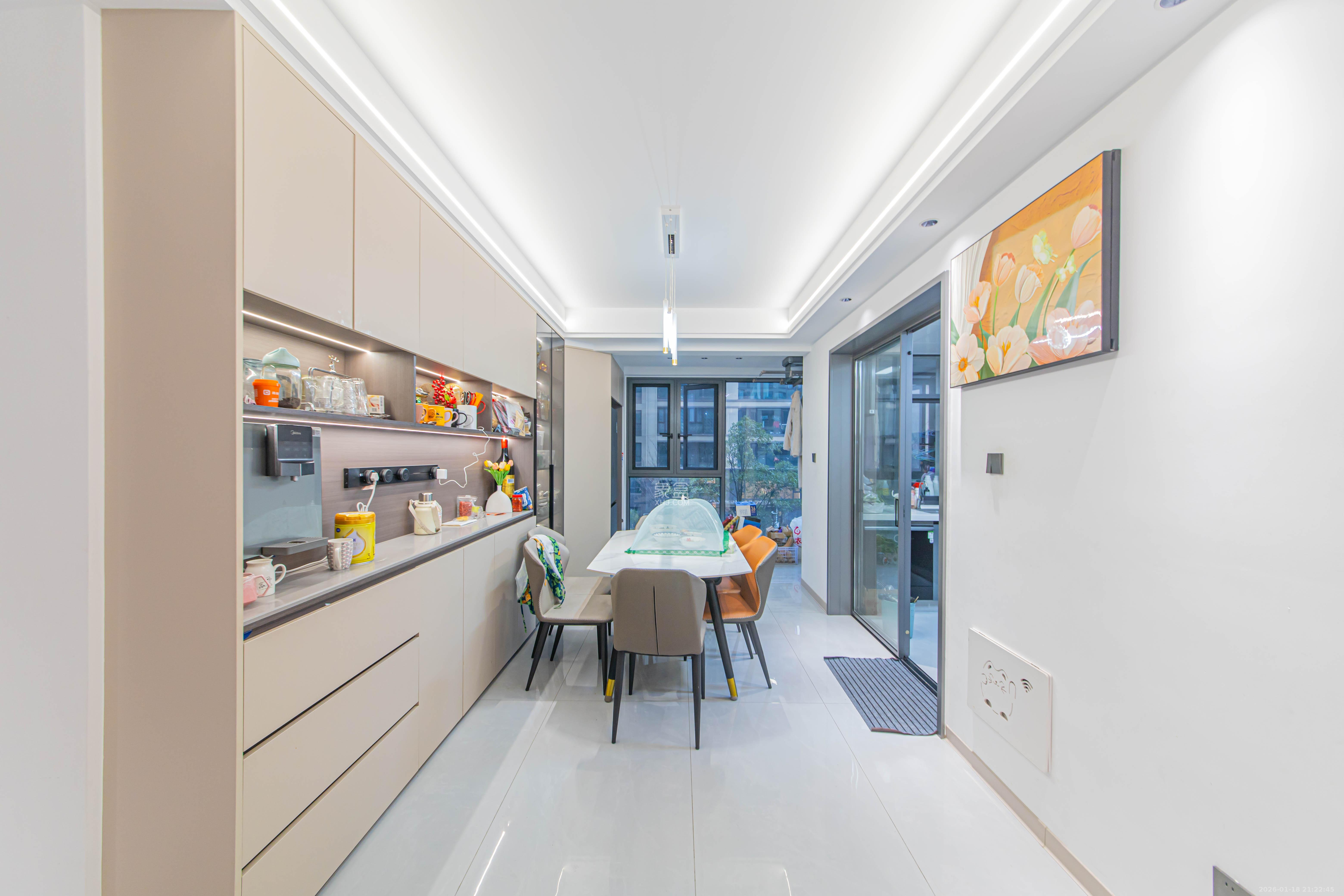 北辰中央公园辰玺洋房区  5室2厅2卫    230.0万客厅