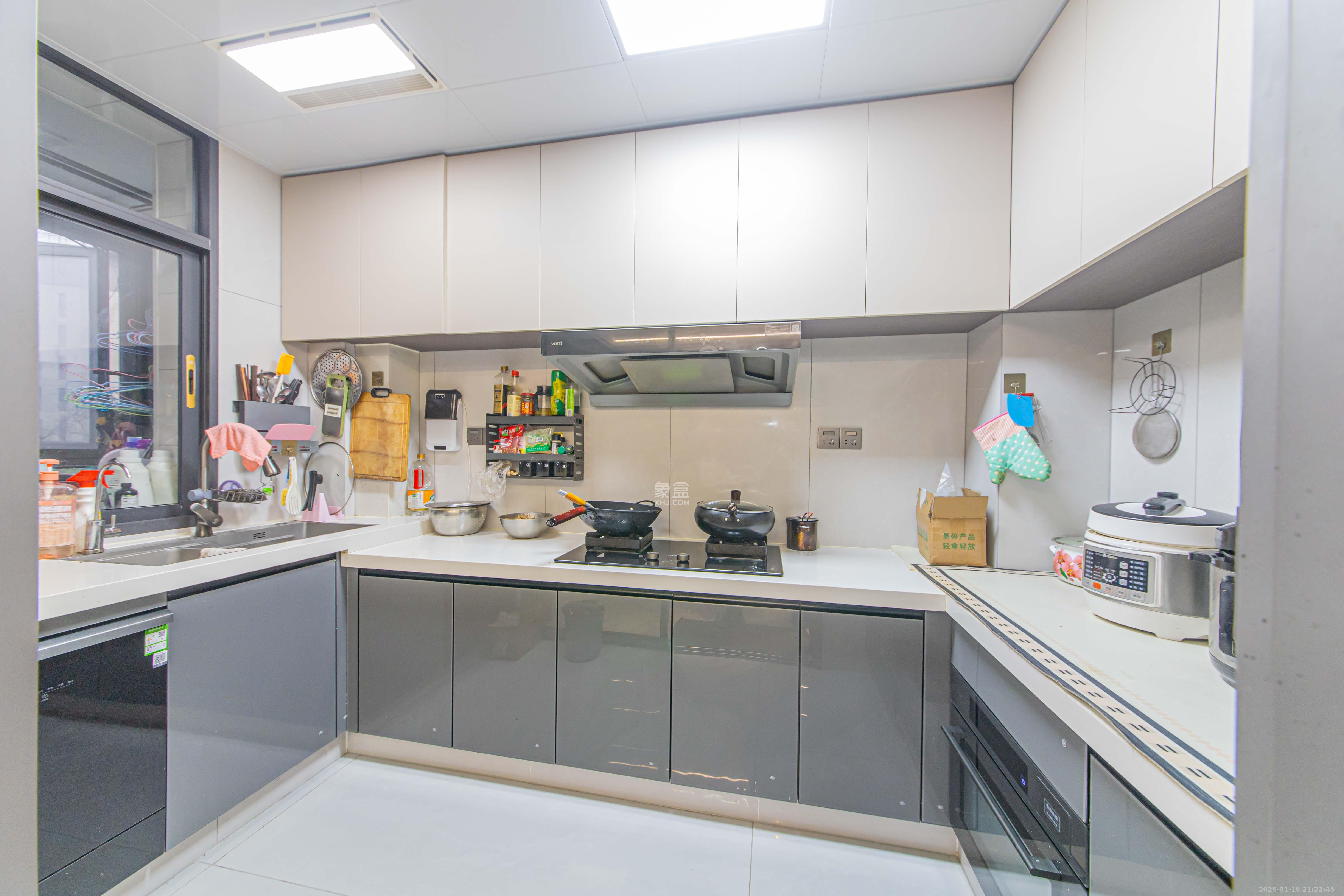 北辰中央公园辰玺洋房区  5室2厅2卫    230.0万厨房