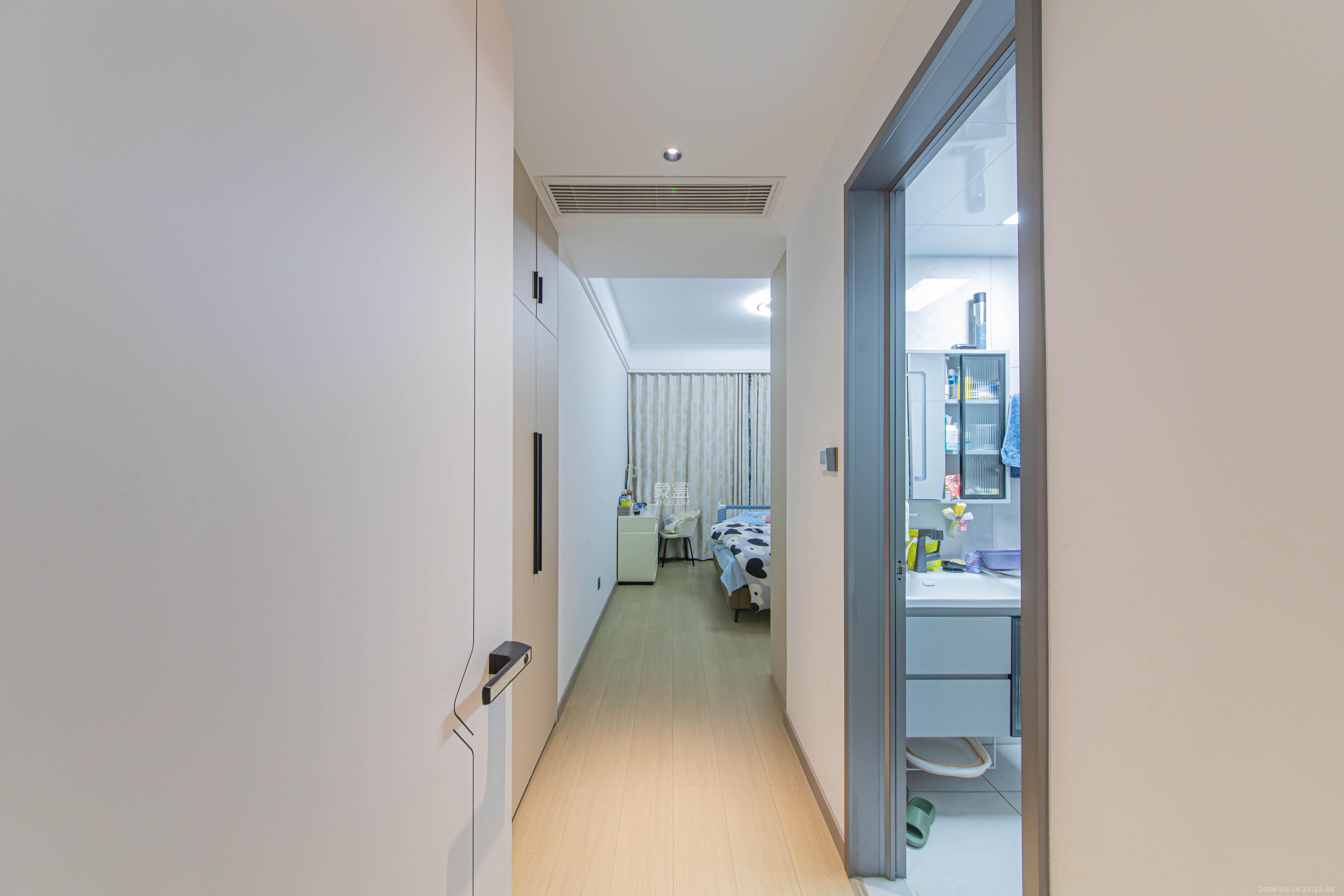 北辰中央公园辰玺洋房区  5室2厅2卫    230.0万卧室