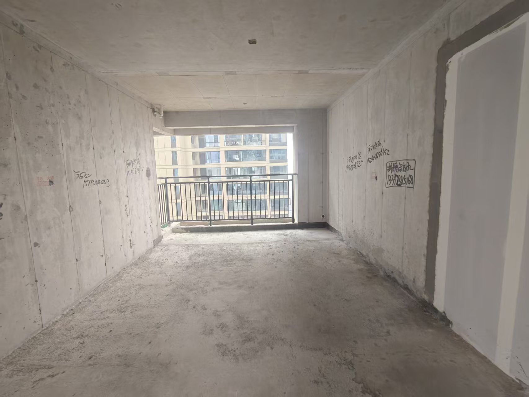 湘中府央玺  4室2厅2卫    79.8万