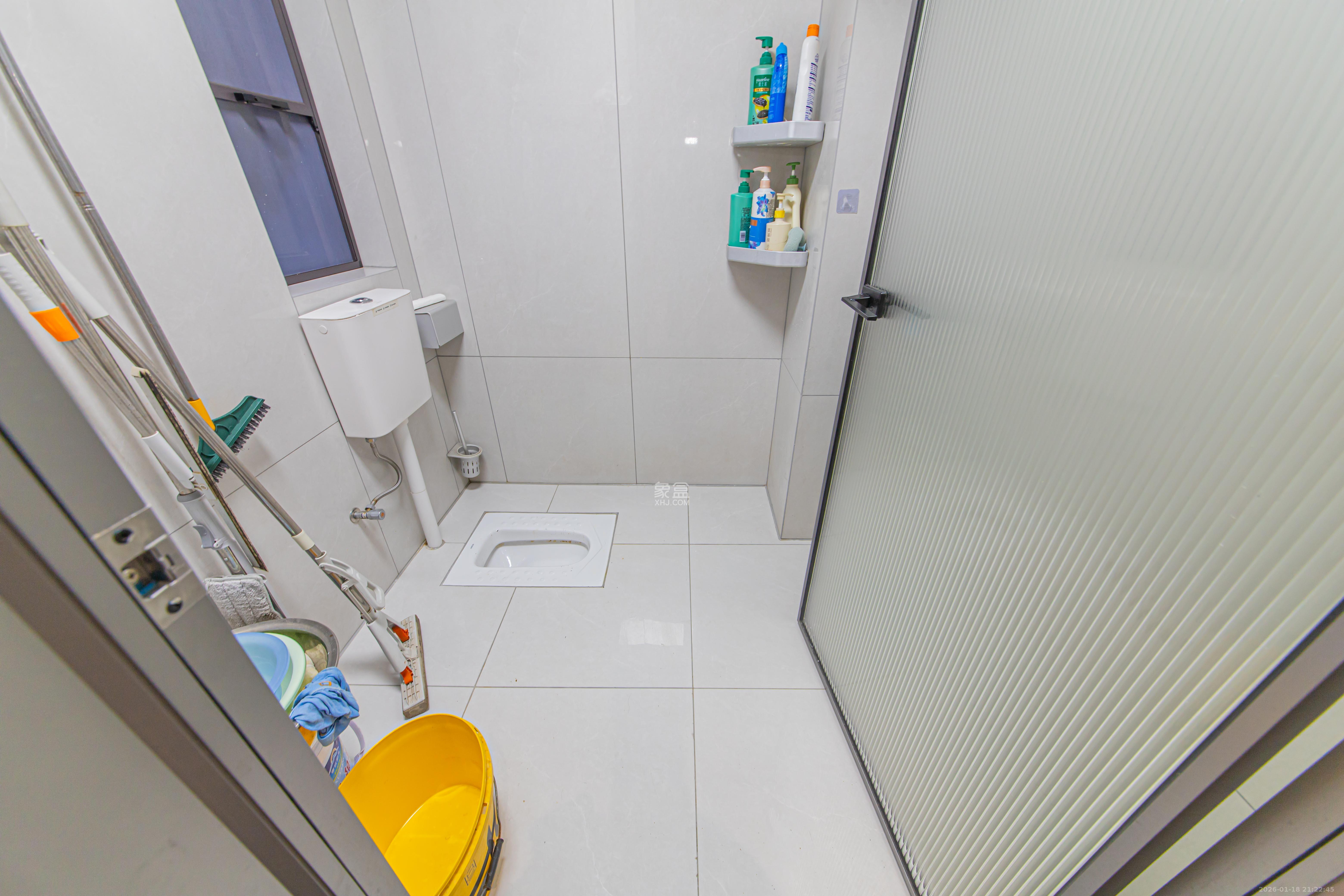 北辰中央公园辰玺洋房区 5室2厅2卫 230.0万 北辰中央公园辰玺洋房区 5室2厅2卫 230.0万卫生间