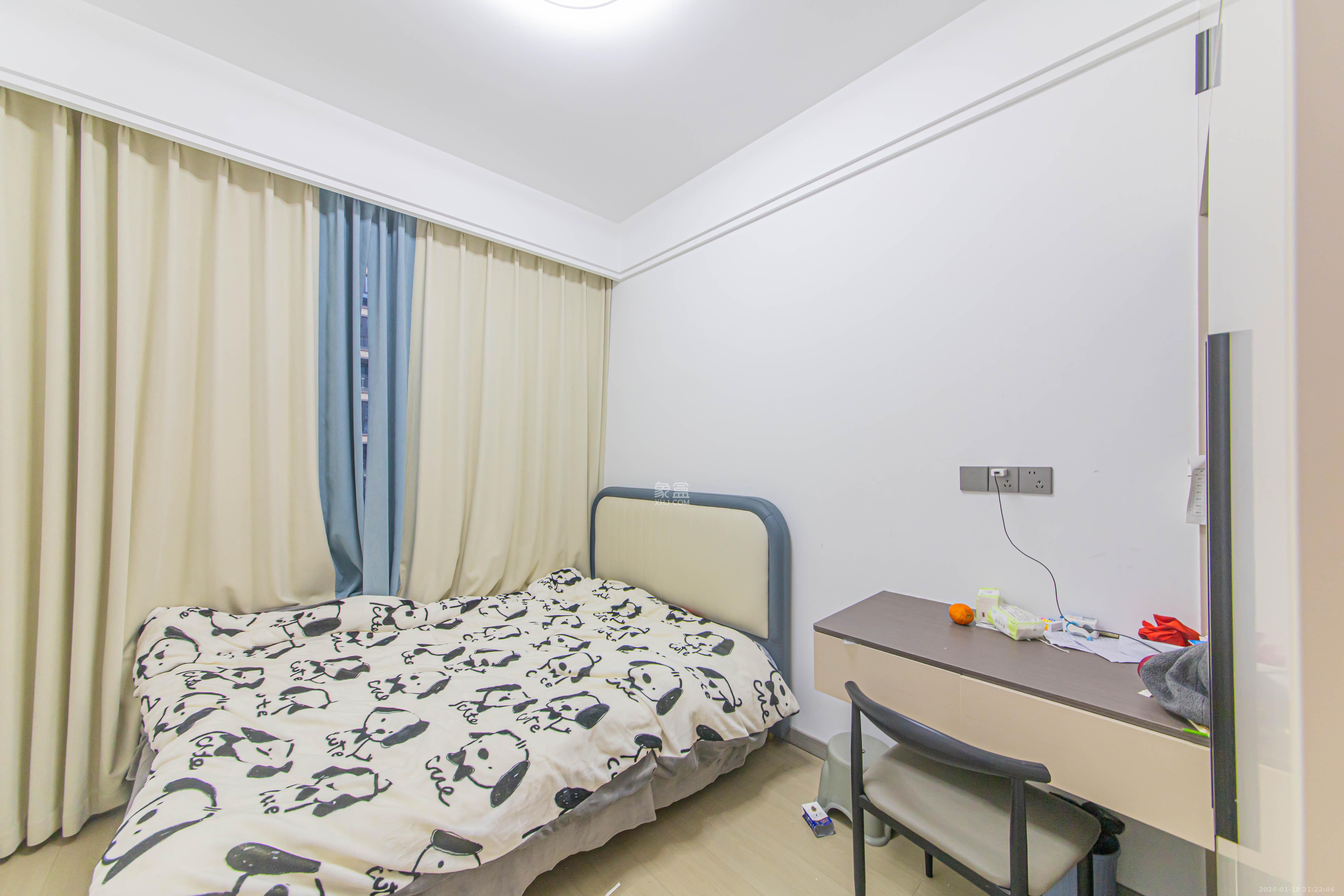 北辰中央公园辰玺洋房区  5室2厅2卫    230.0万卧室