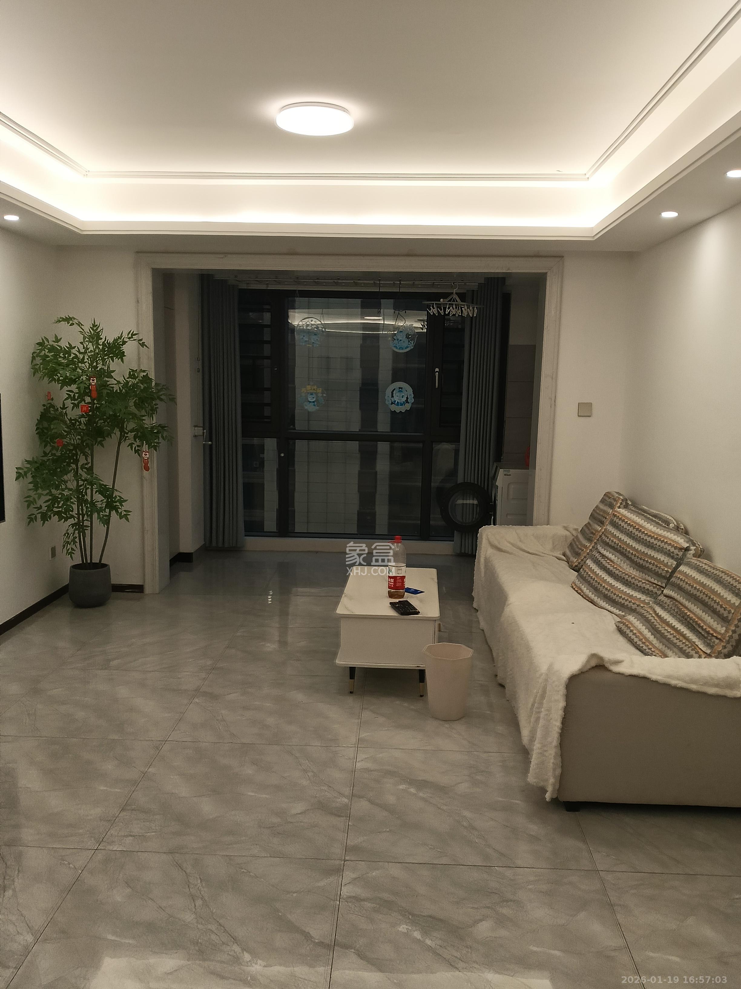 星城春晓  3室1厅1卫    2000.0元/月