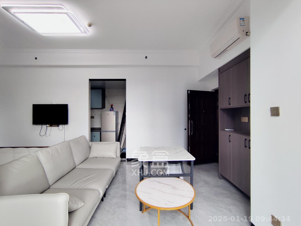 辉宏橄榄城  1室1厅1卫    1600.0元/月