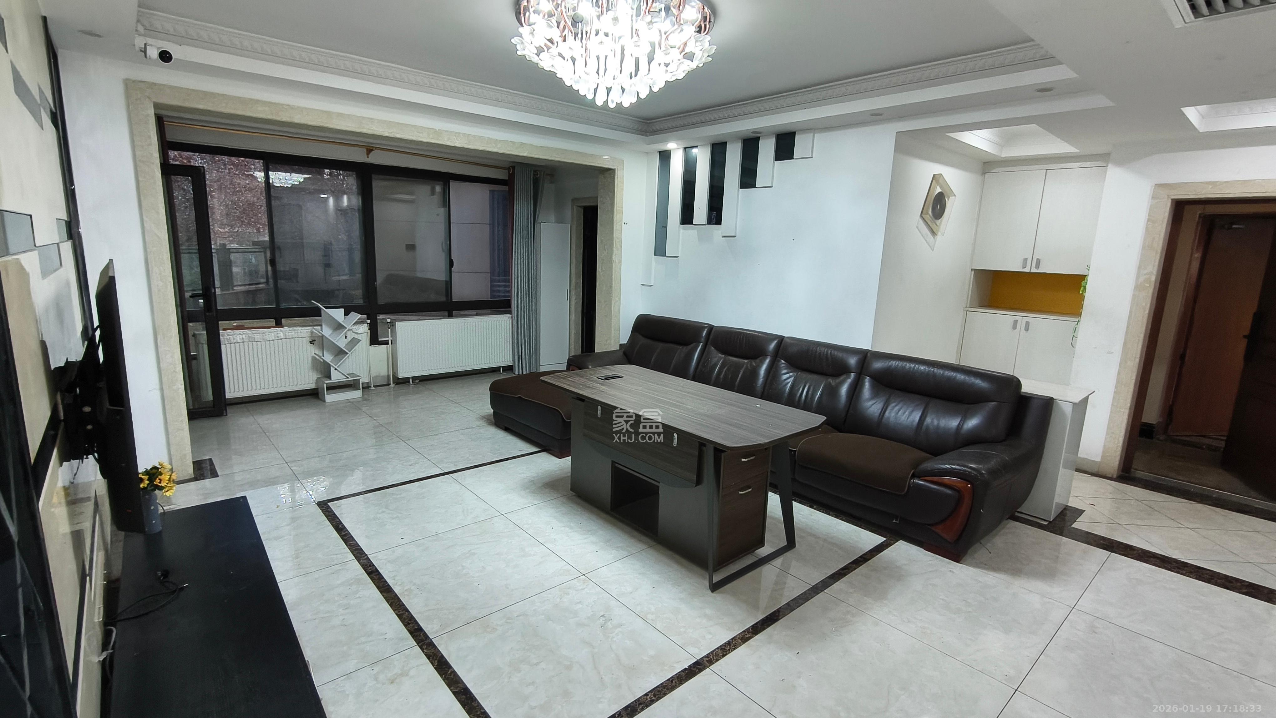 和泓梅溪四季二期  4室2厅2卫    3500.0元/月