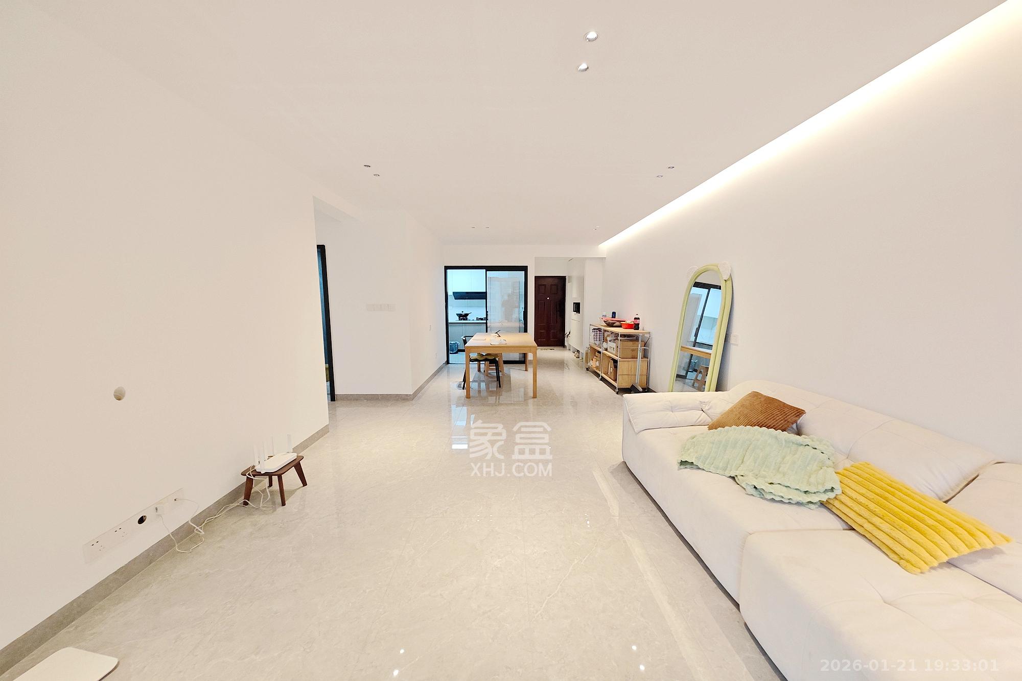 保利大都汇一期、二期  4室2厅2卫    140.0万