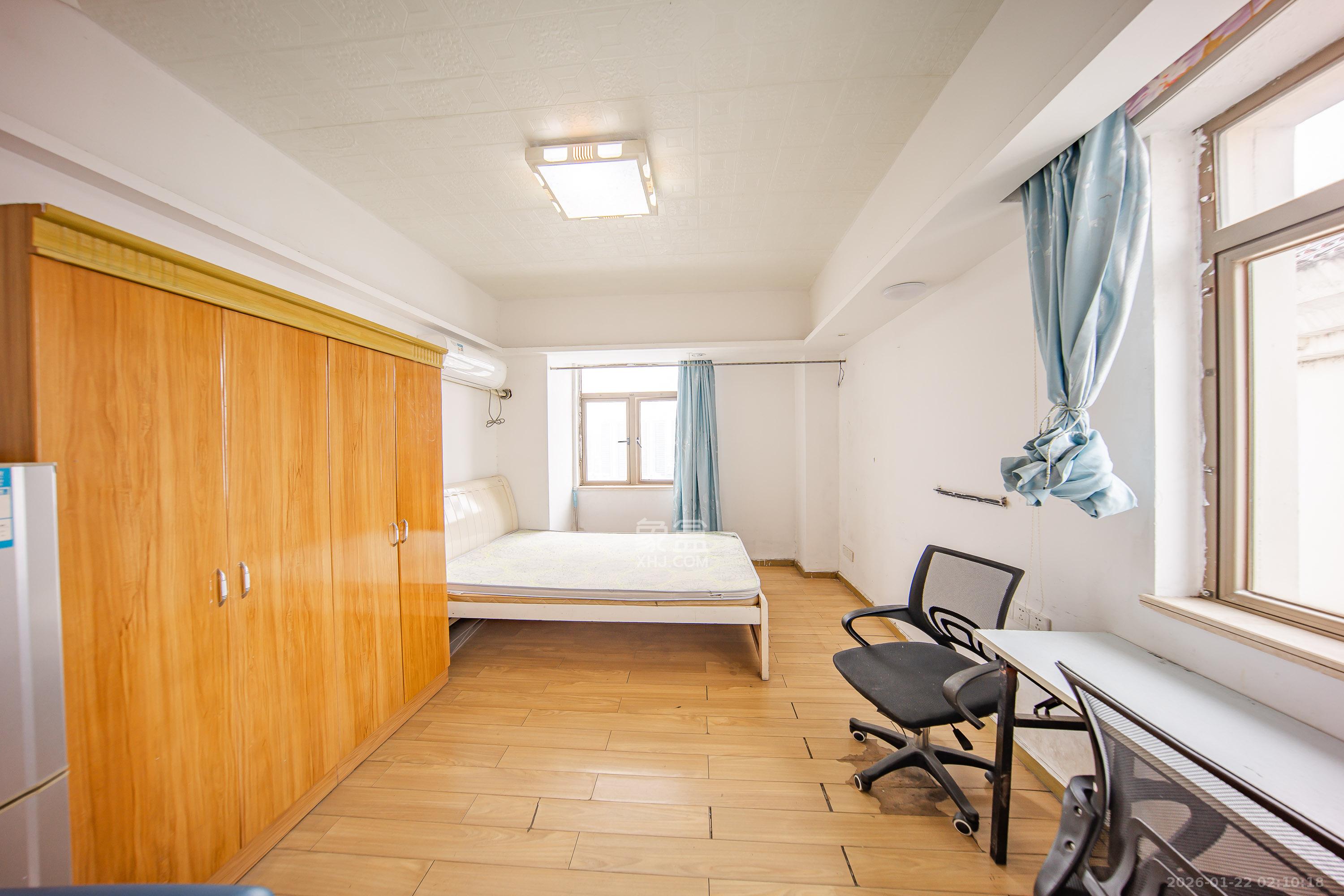 米兰春天  1室1厅1卫    18.0万