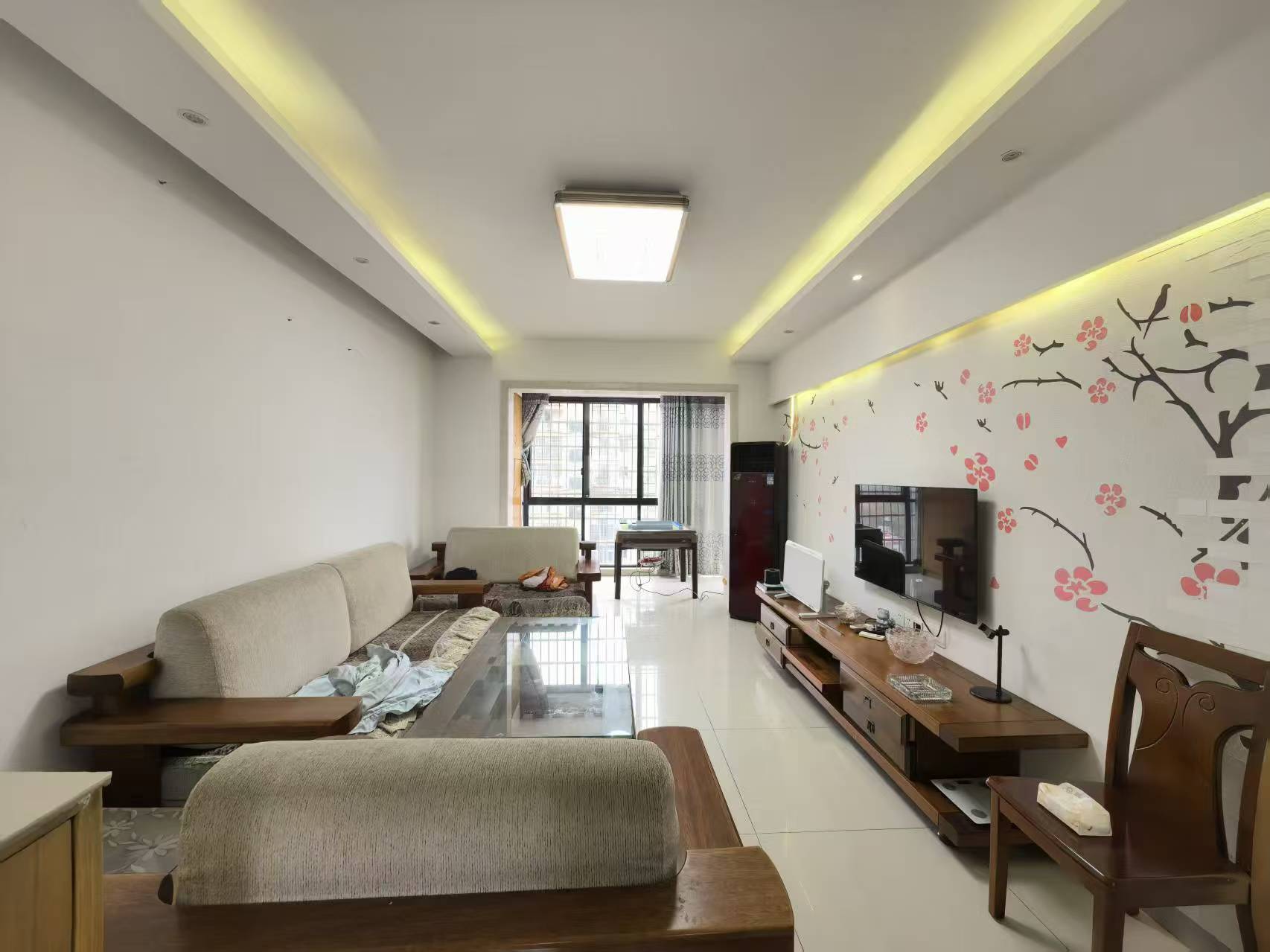 冠都现代城（冠都幸福彼岸）  3室2厅1卫    1800.0元/月