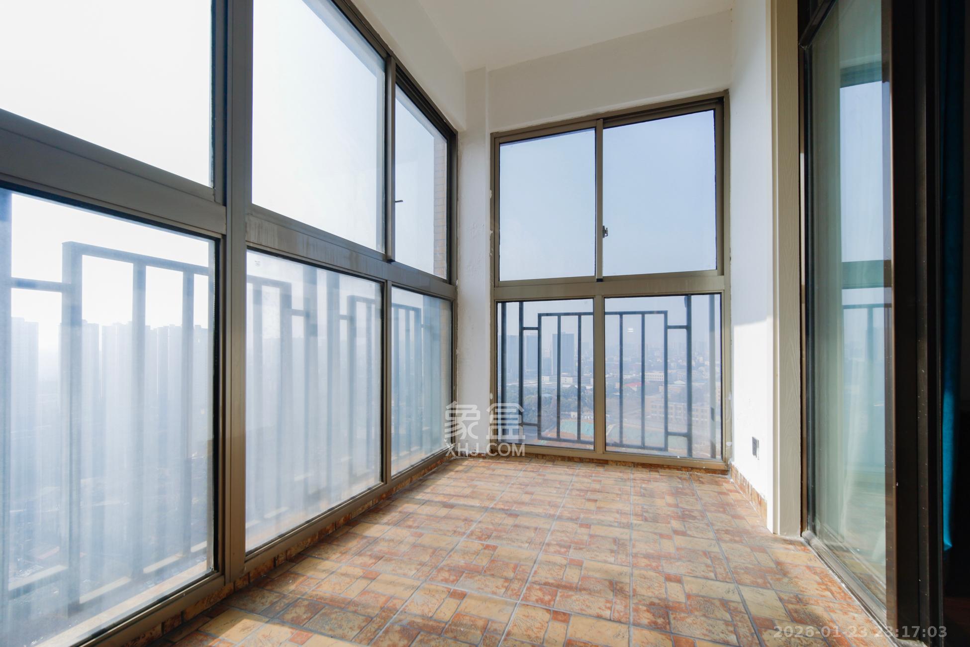 香樟鑫都  4室2厅2卫    190.0万阳台