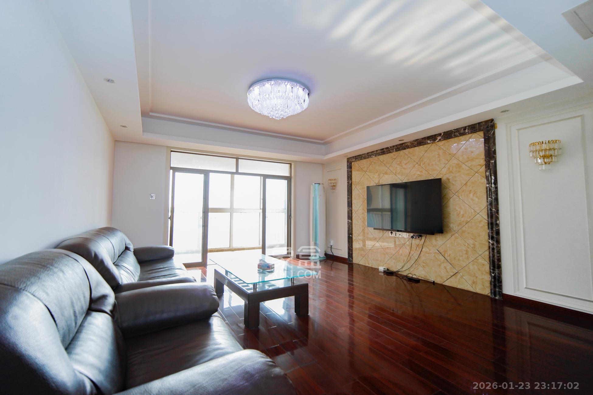 香樟鑫都  4室2厅2卫    190.0万客厅