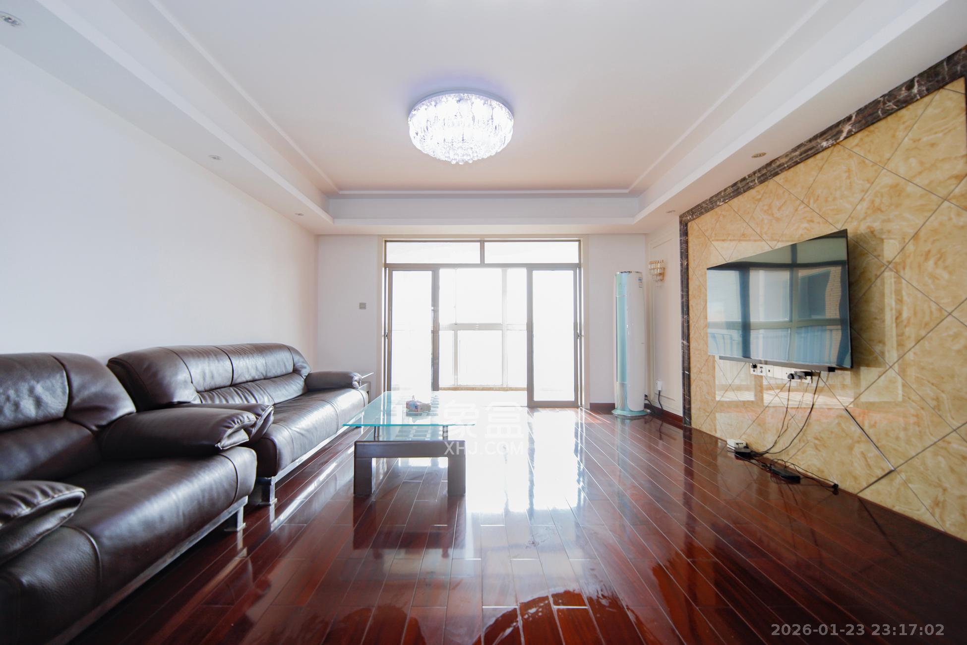 香樟鑫都  4室2厅2卫    190.0万客厅