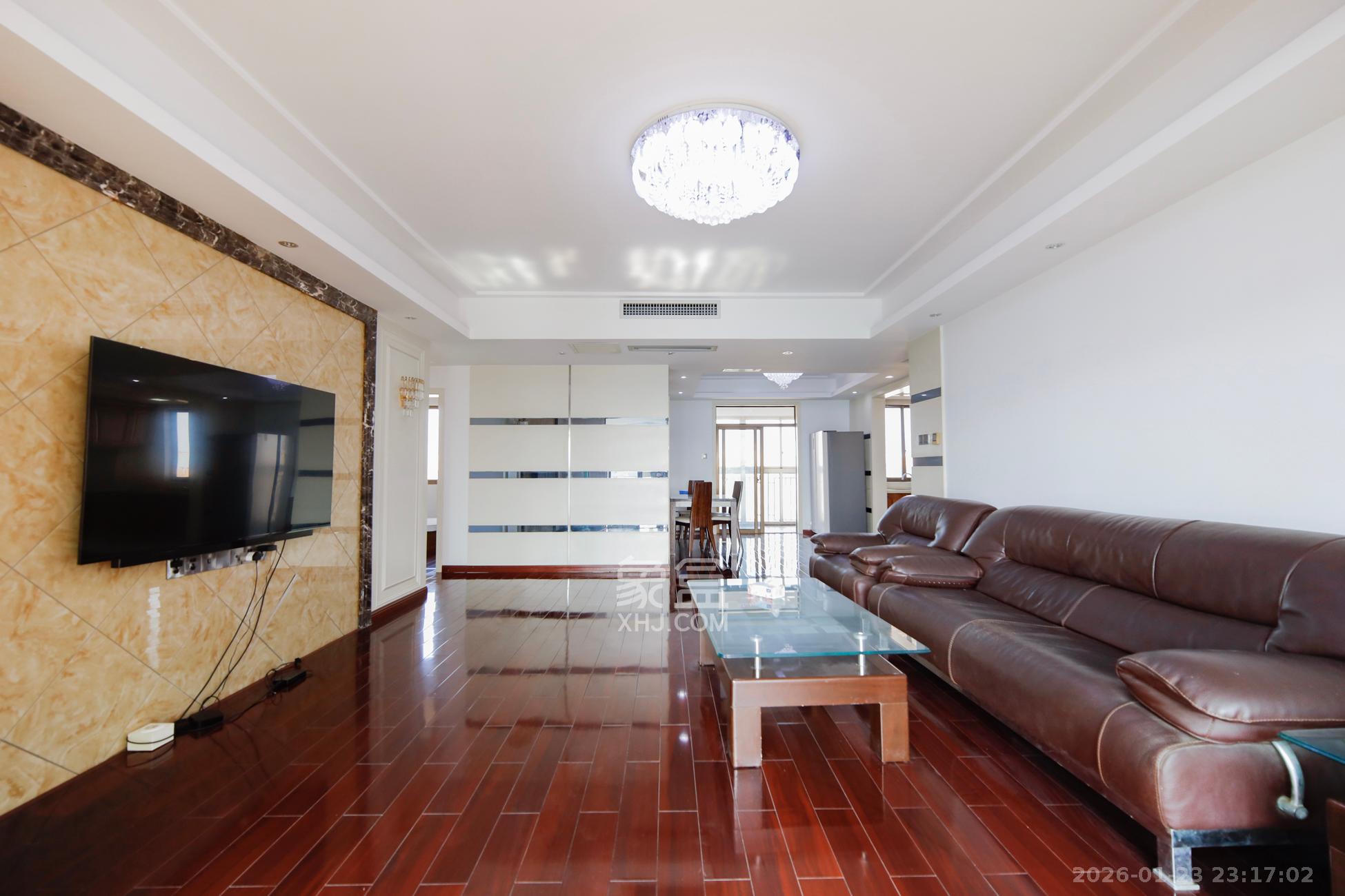 香樟鑫都  4室2厅2卫    190.0万客厅