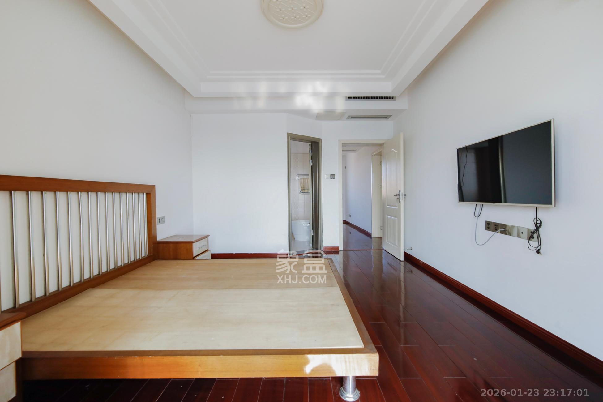 香樟鑫都  4室2厅2卫    190.0万卧室