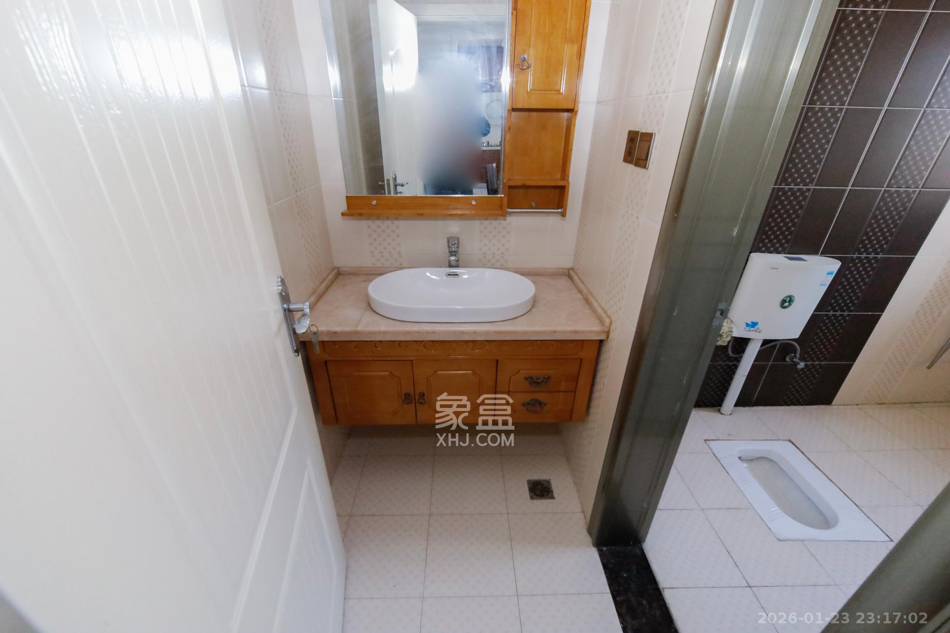 香樟鑫都  4室2厅2卫    190.0万卫生间