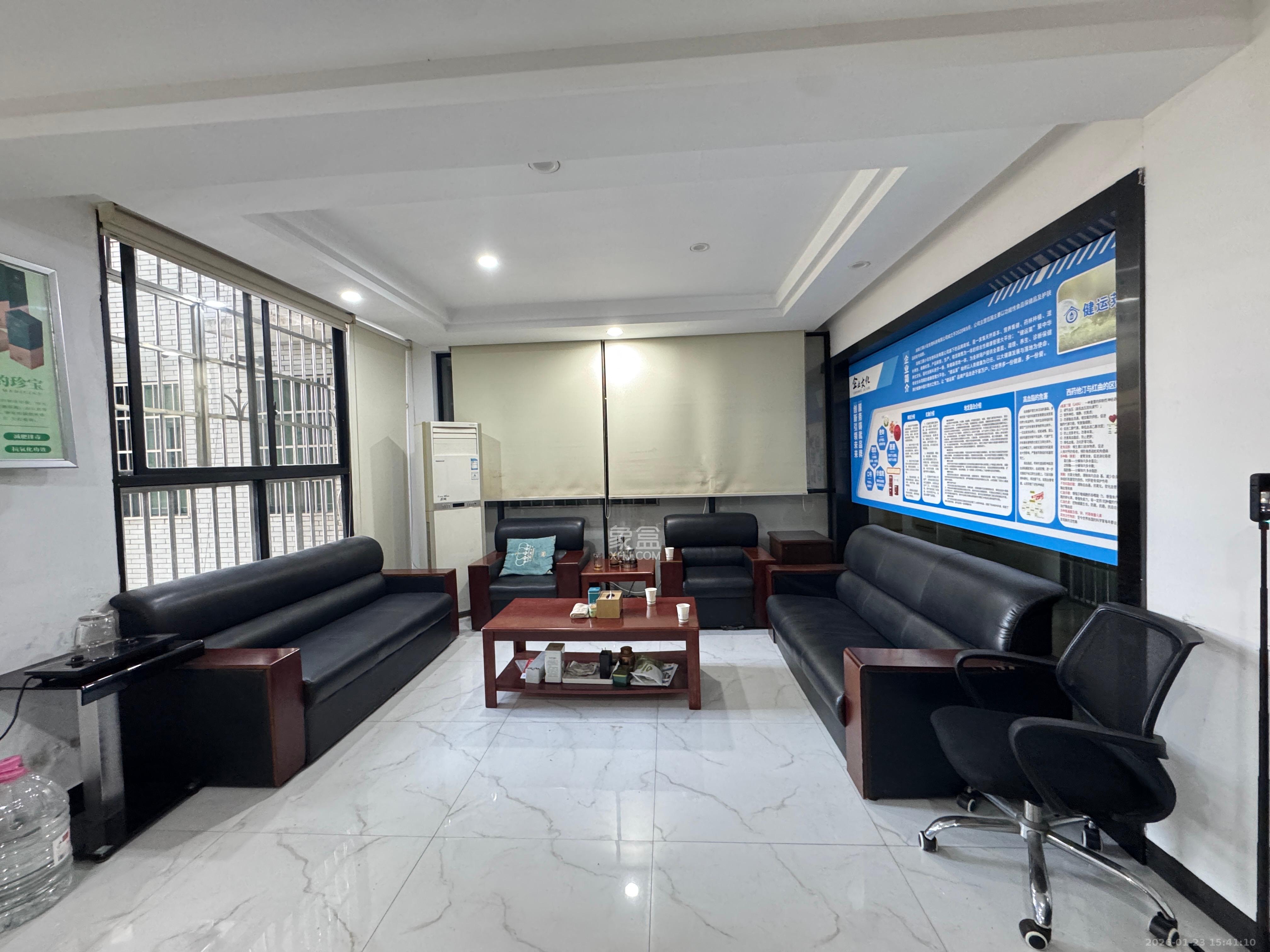 高桥财富大厦  3室2厅1卫    2400.0元/月