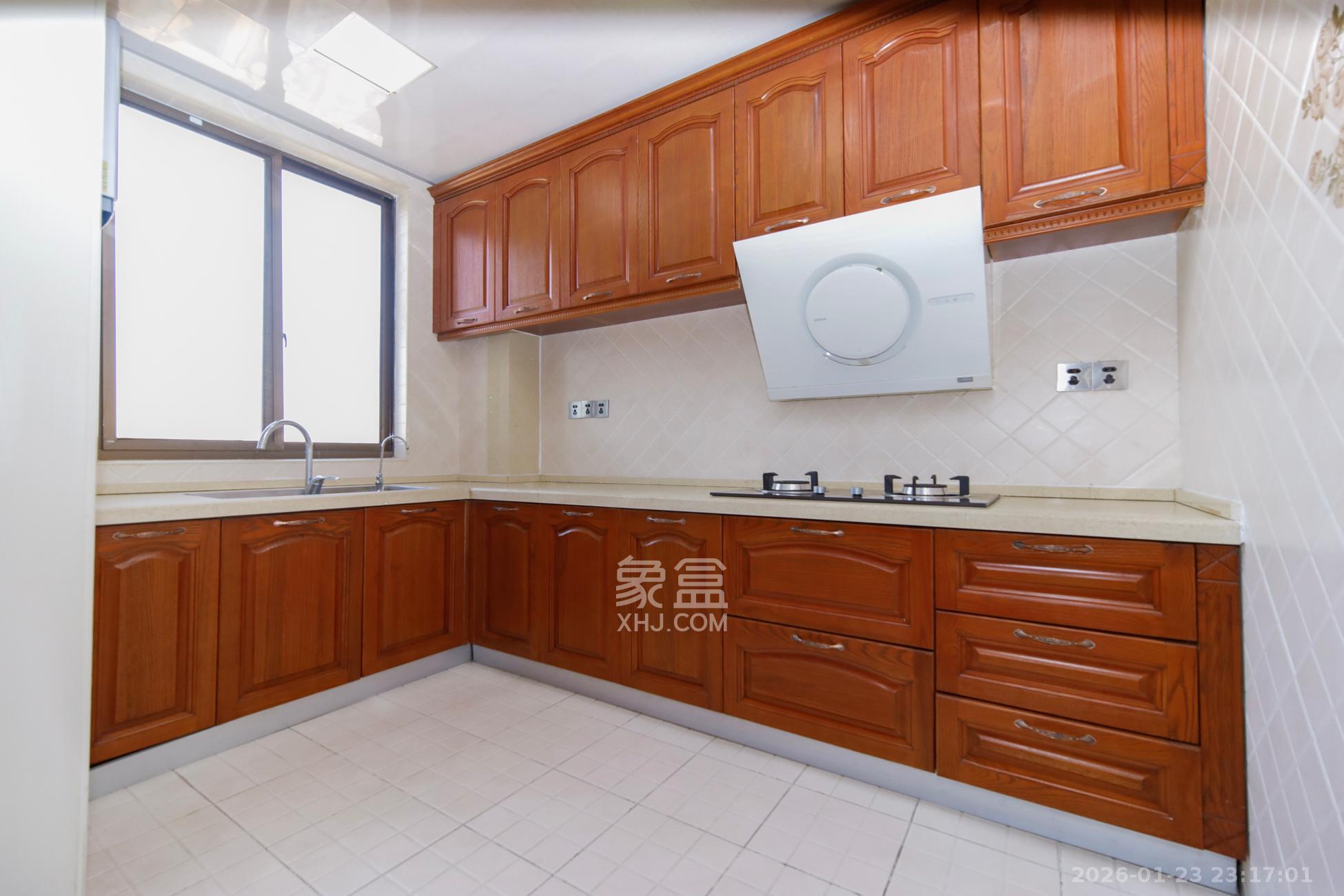 香樟鑫都  4室2厅2卫    190.0万厨房