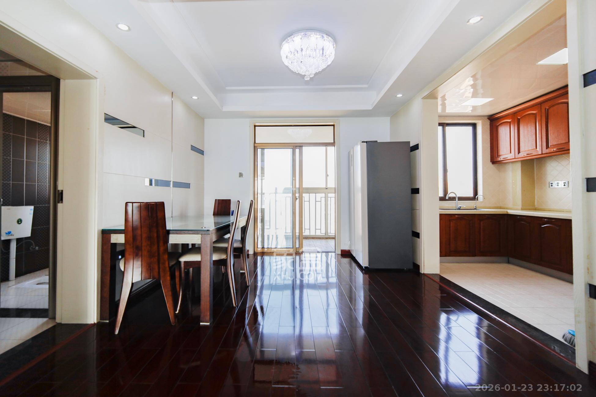 香樟鑫都  4室2厅2卫    190.0万客厅