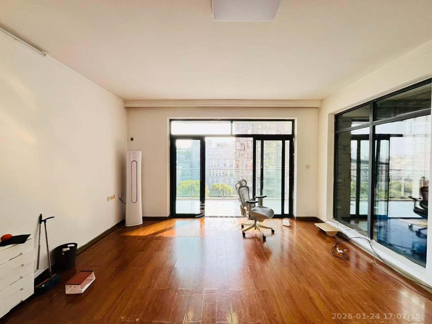 梦网景园  4室2厅2卫    3000.0元/月