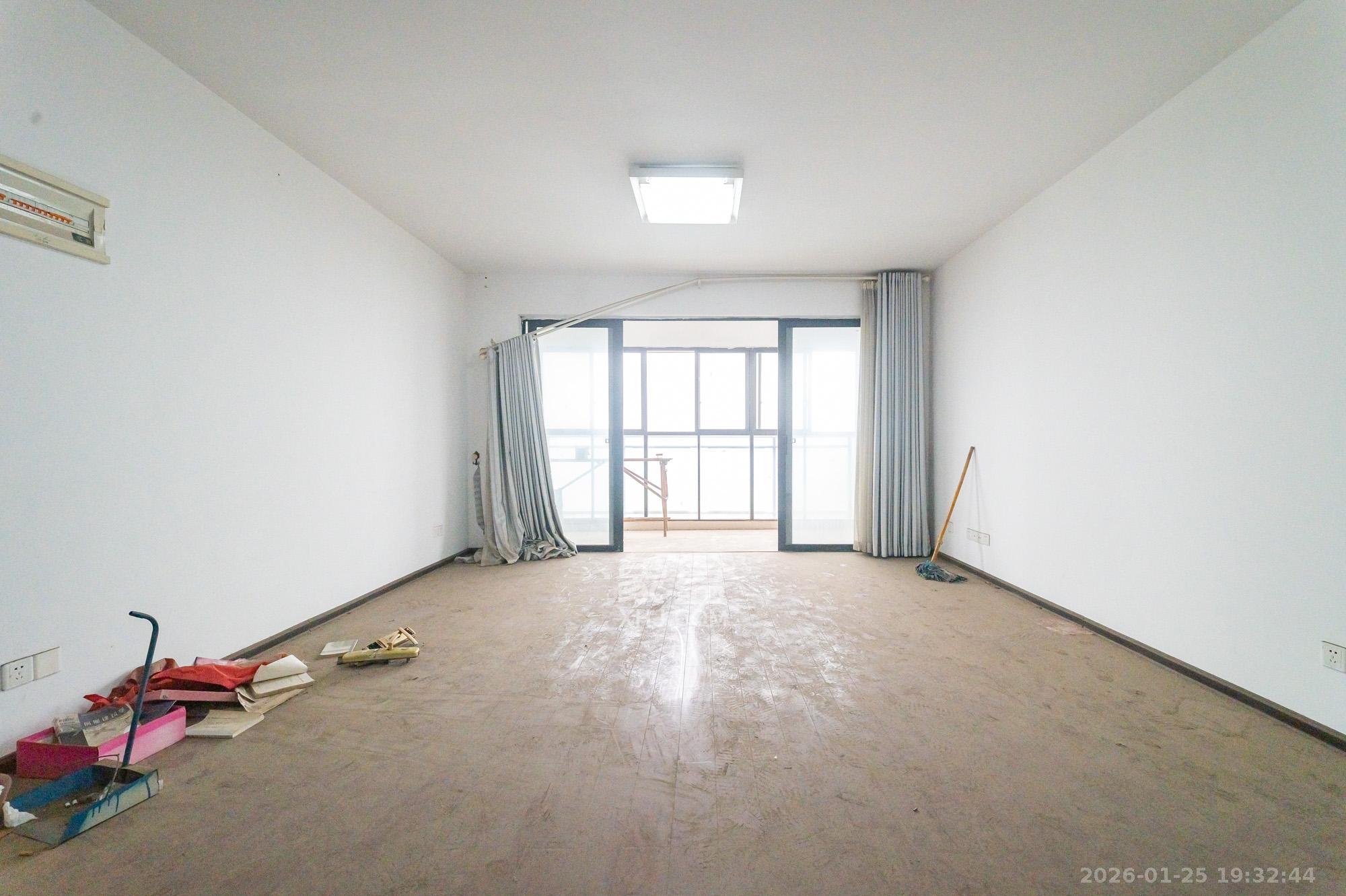 松雅湖金岸  4室2厅2卫    95.98万