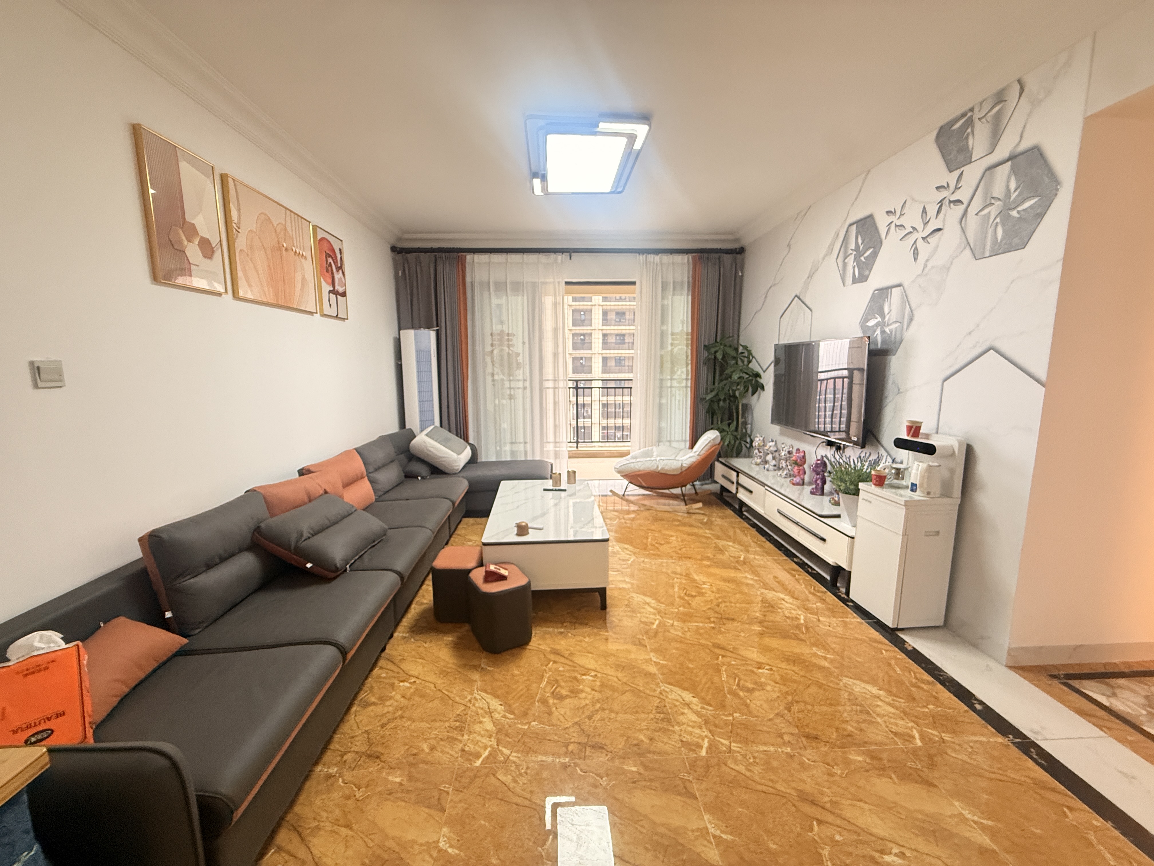 碧桂园梓山府  3室2厅2卫    1900.0元/月