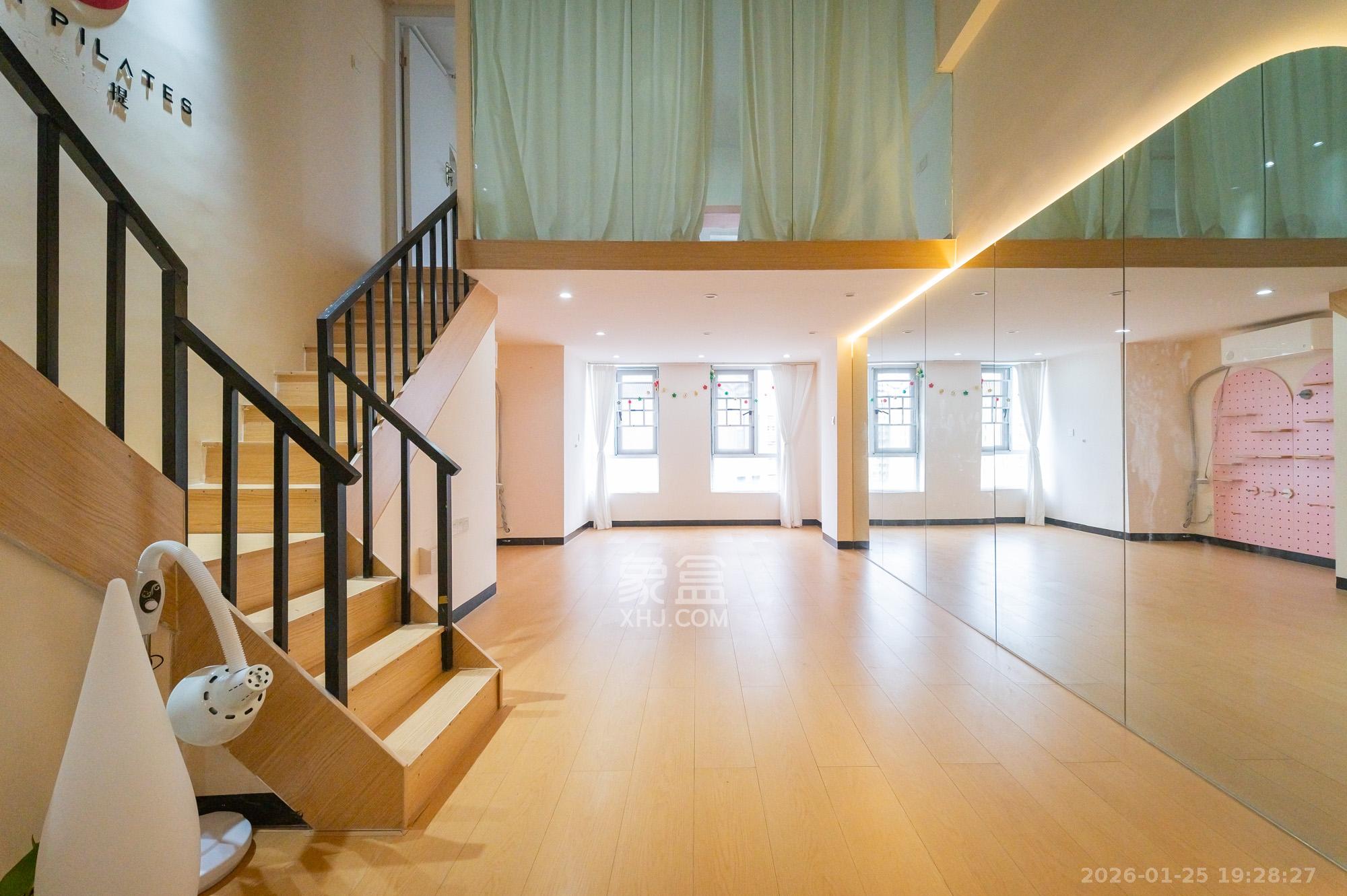 MOMA当代广场  2室2厅1卫    32.8万