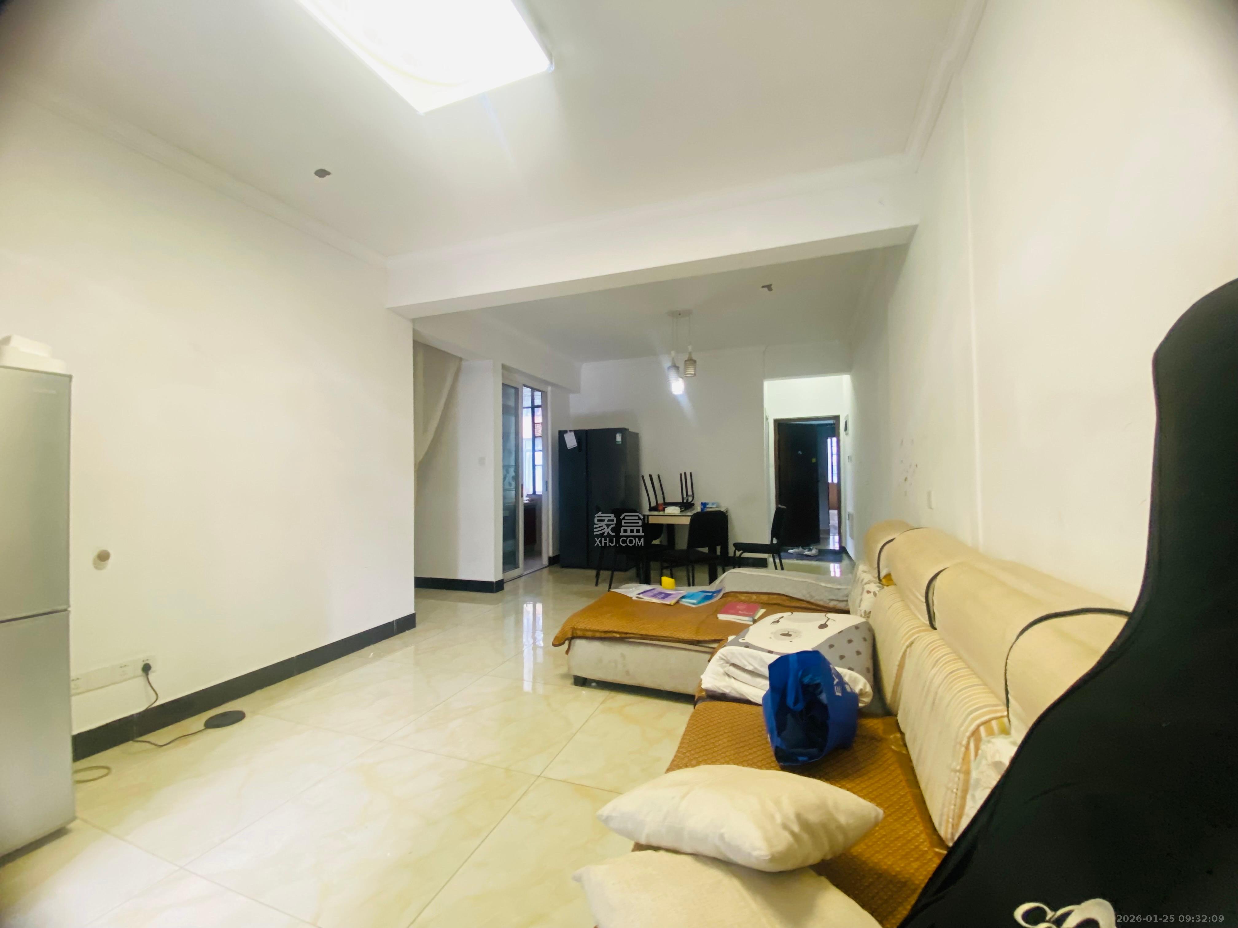 润芳园  3室2厅2卫    2000.0元/月