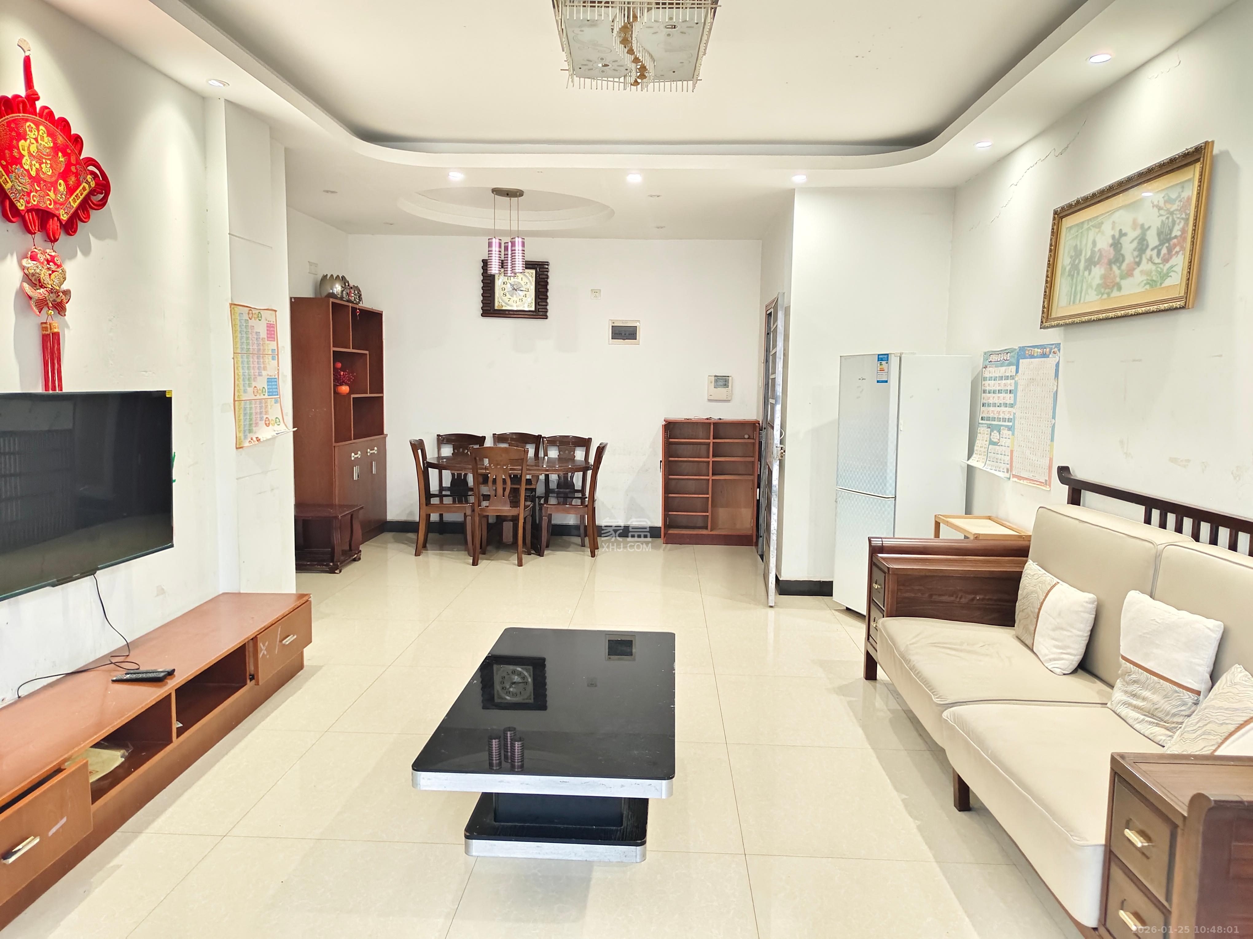 洋湖景园  3室2厅2卫    2500.0元/月