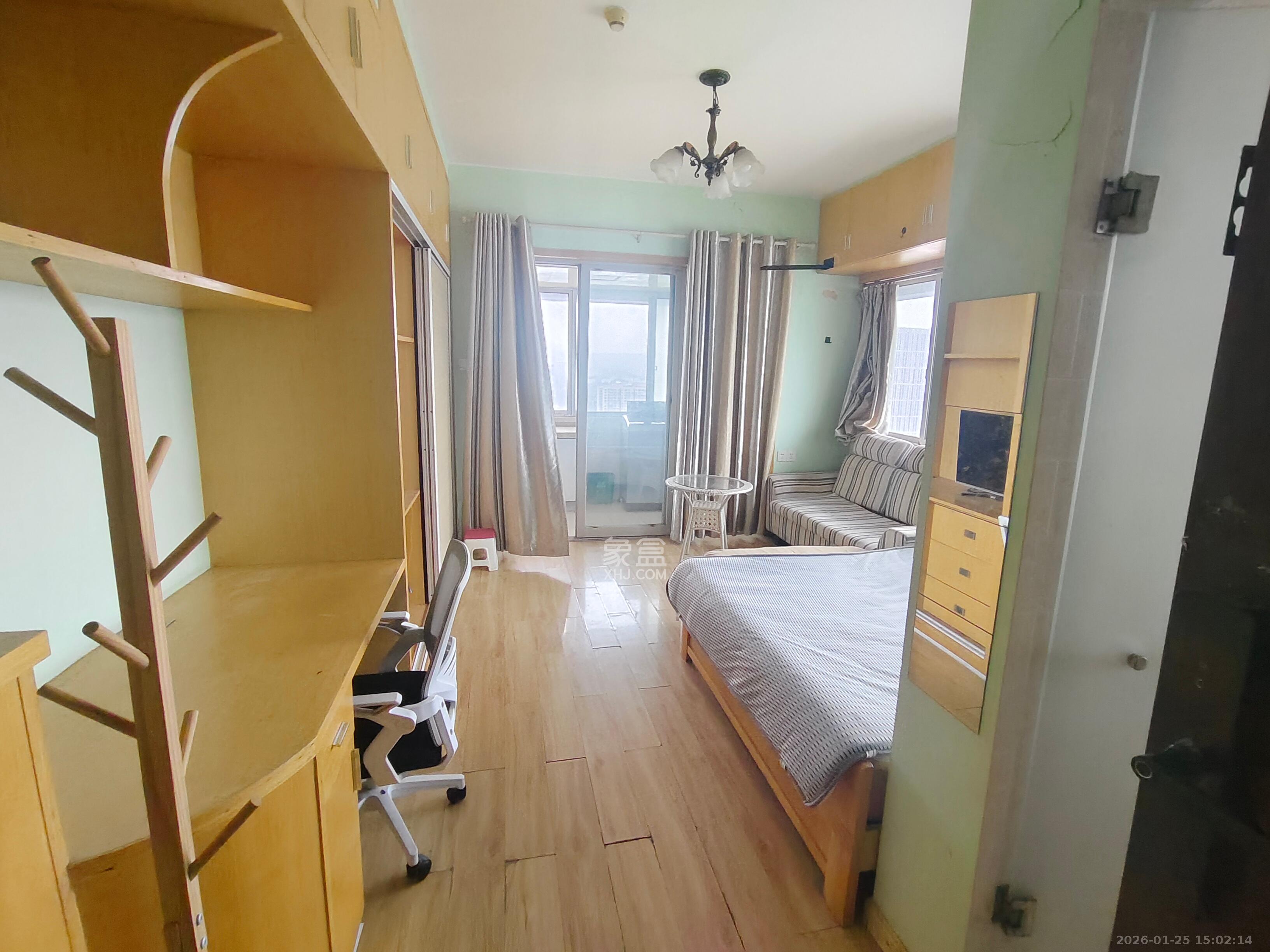 观湖公寓  1室1厅1卫    1600.0元/月