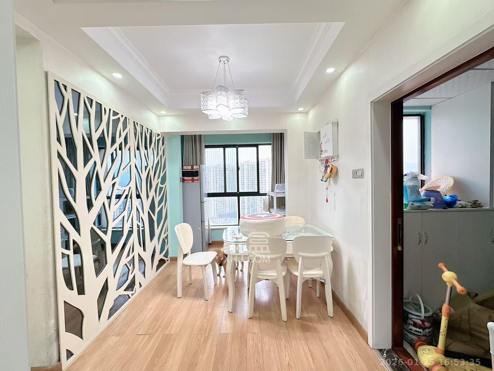 天麓尚层 3室2厅2卫 2200.0元/月 天麓尚层 3室2厅2卫 2200.0元/月室内图