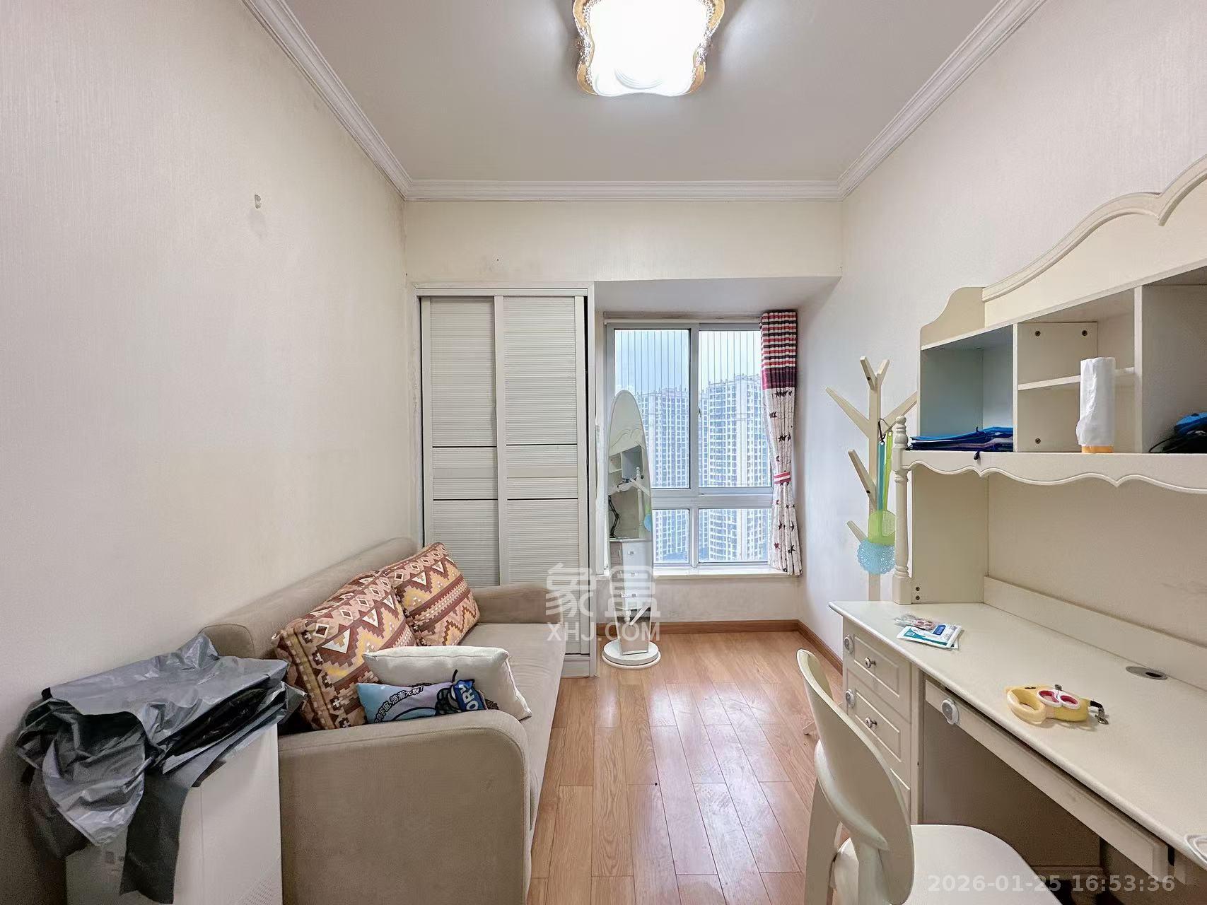 天麓尚层  3室2厅2卫    2200.0元/月室内图