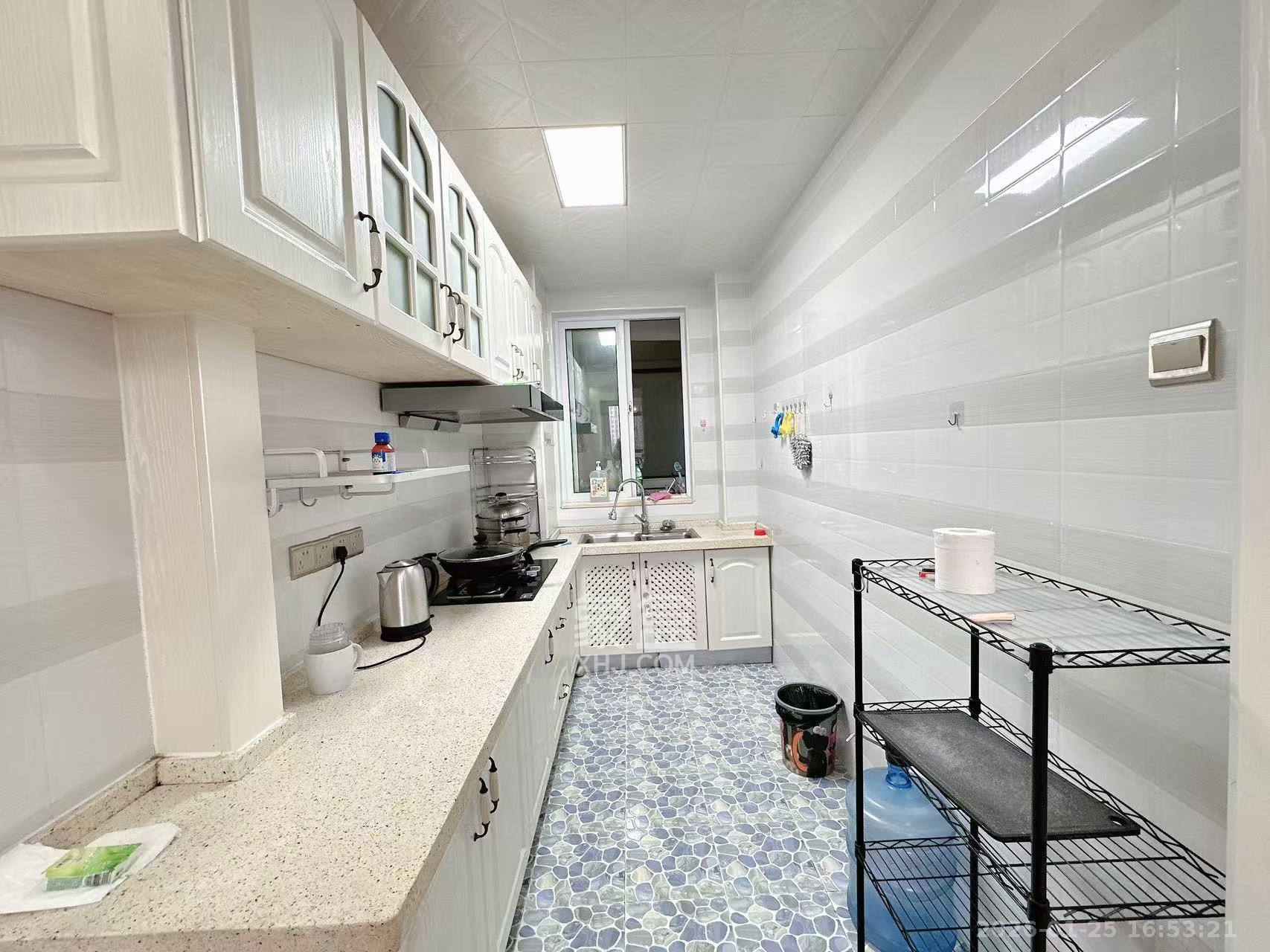 天麓尚层  3室2厅2卫    2200.0元/月室内图