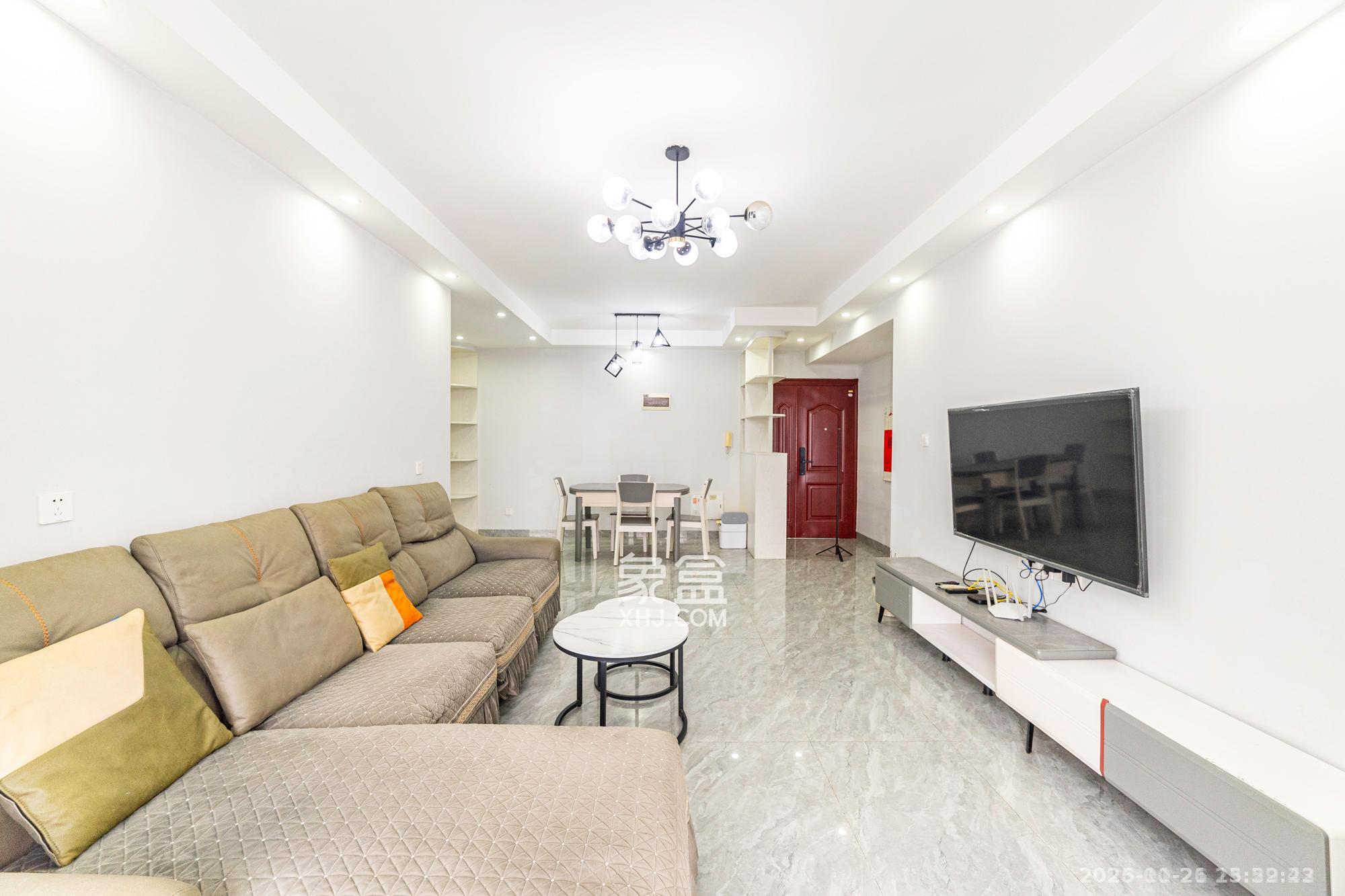 东方美地  3室2厅1卫    2400.0元/月