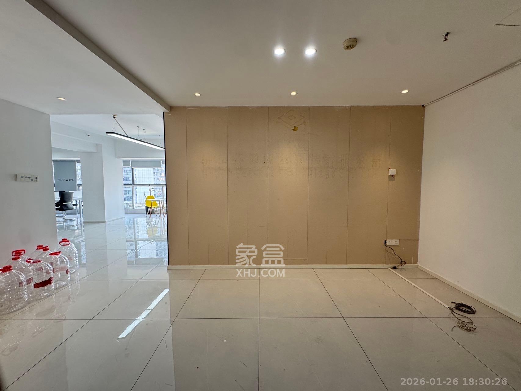 复地星光天地  1室1厅1卫    5200.0元/月