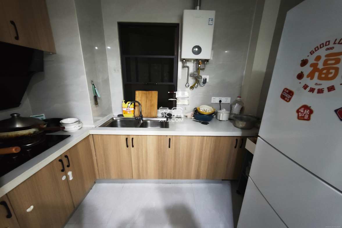 阳光城尚东湾凌云府 3室2厅2卫 2800.0元/月 阳光城尚东湾凌云府 3室2厅2卫 2800.0元/月室内图