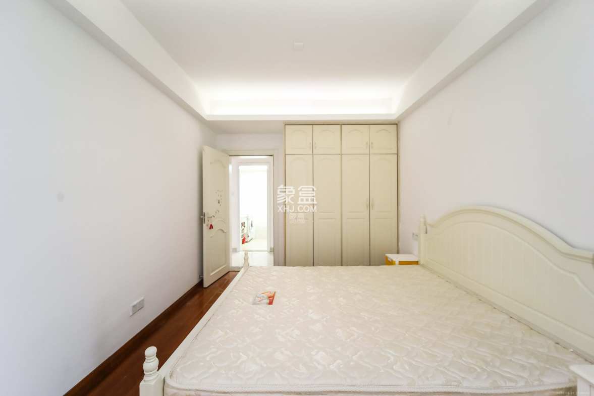 百纳广场(百纳公寓) 2室2厅1卫 73.8万 百纳广场(百纳公寓) 2室2厅1卫 73.8万卧室