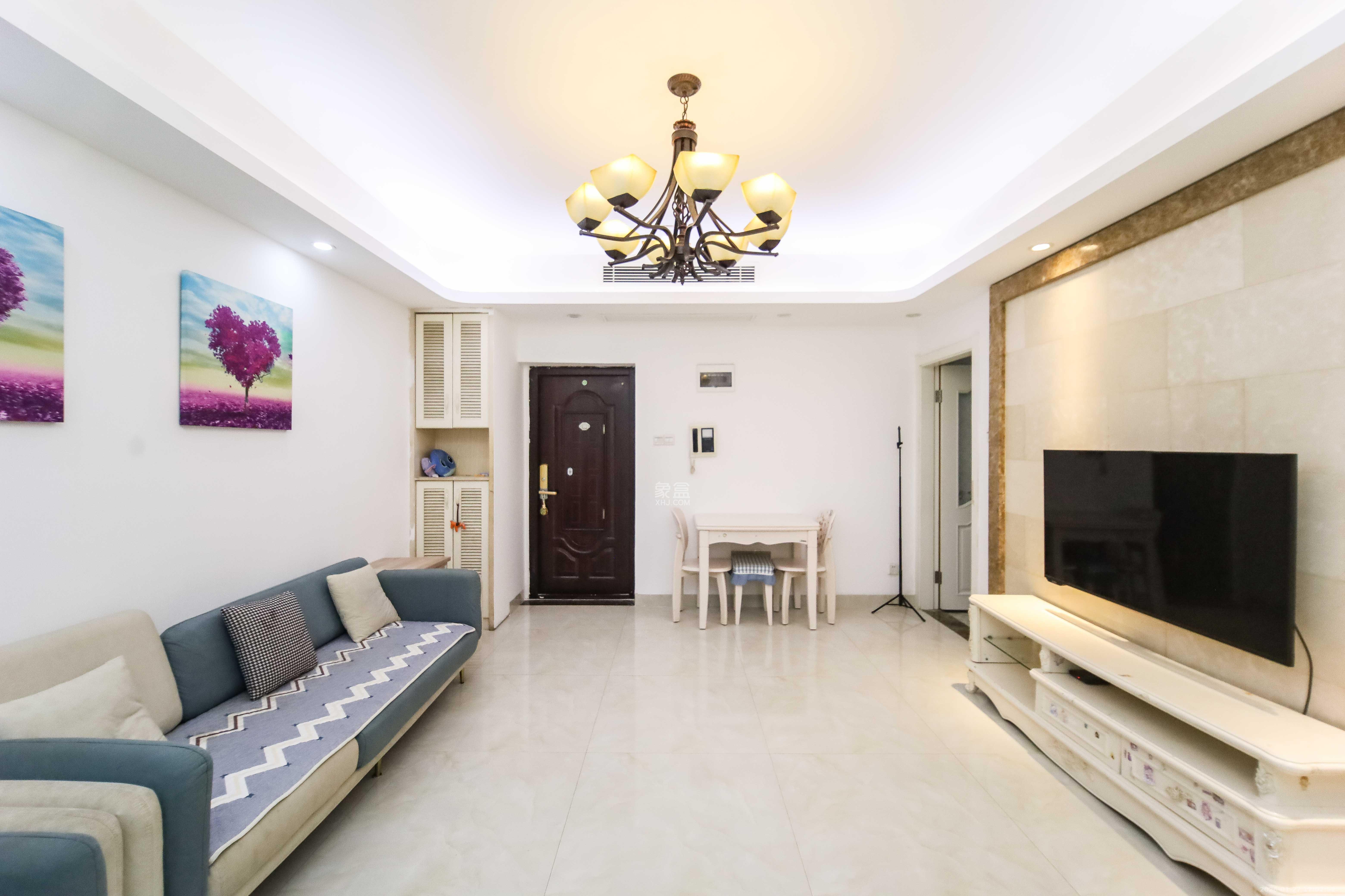 百纳广场（百纳公寓）  2室2厅1卫    73.8万客厅