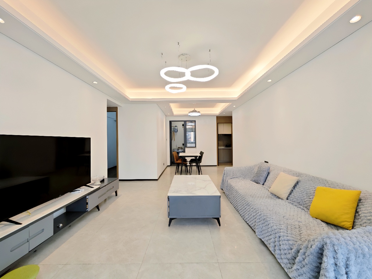 华润中心三期  4室2厅2卫    6500.0元/月